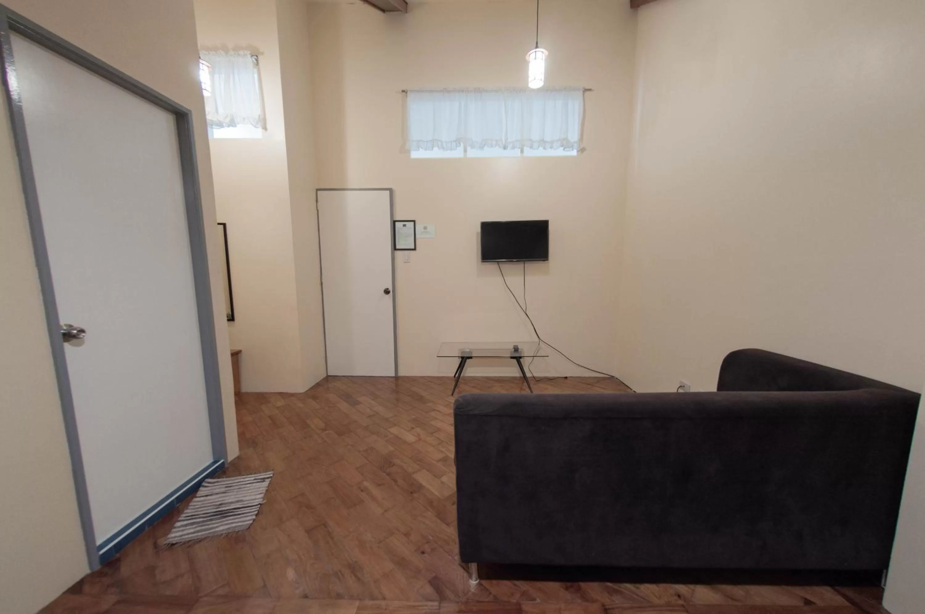 The Half House by Elmar Cabin