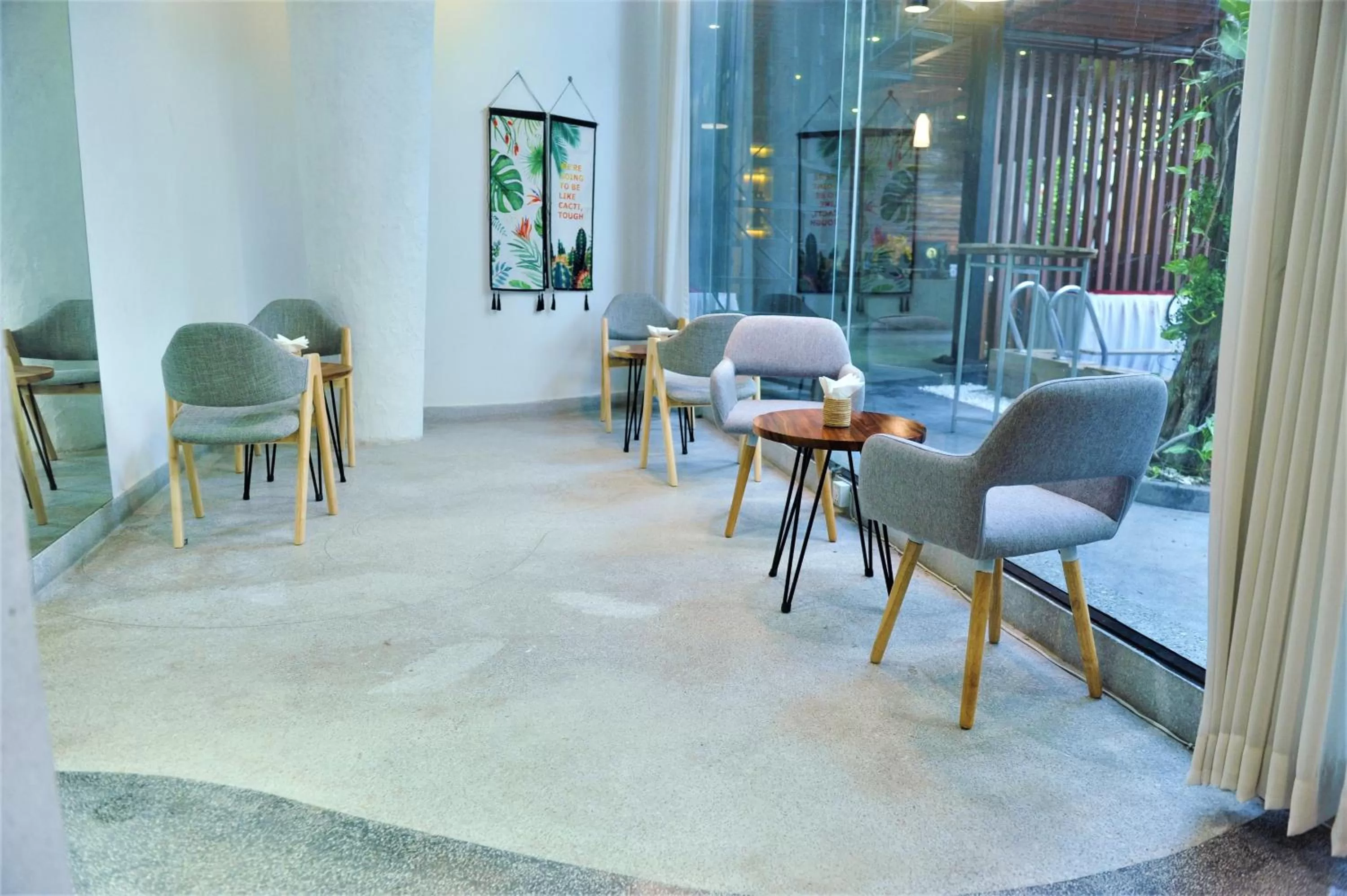 Restaurant/places to eat in Bopha Bassac Boutique Hotel