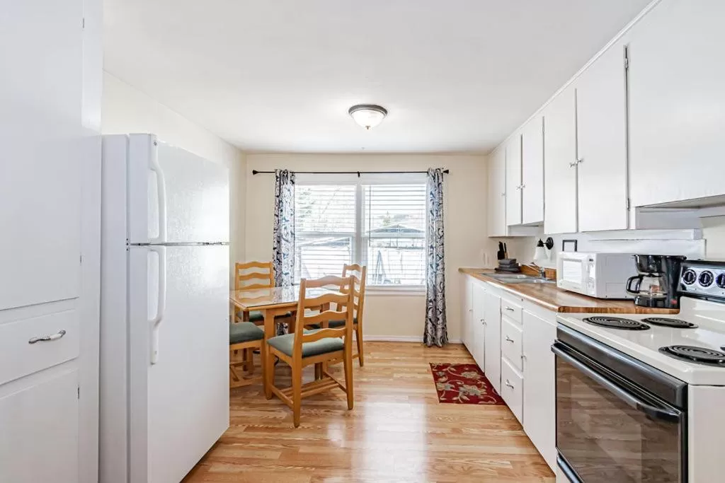 Kitchen or kitchenette, Kitchen/Kitchenette in Suites of Lava Hot Springs