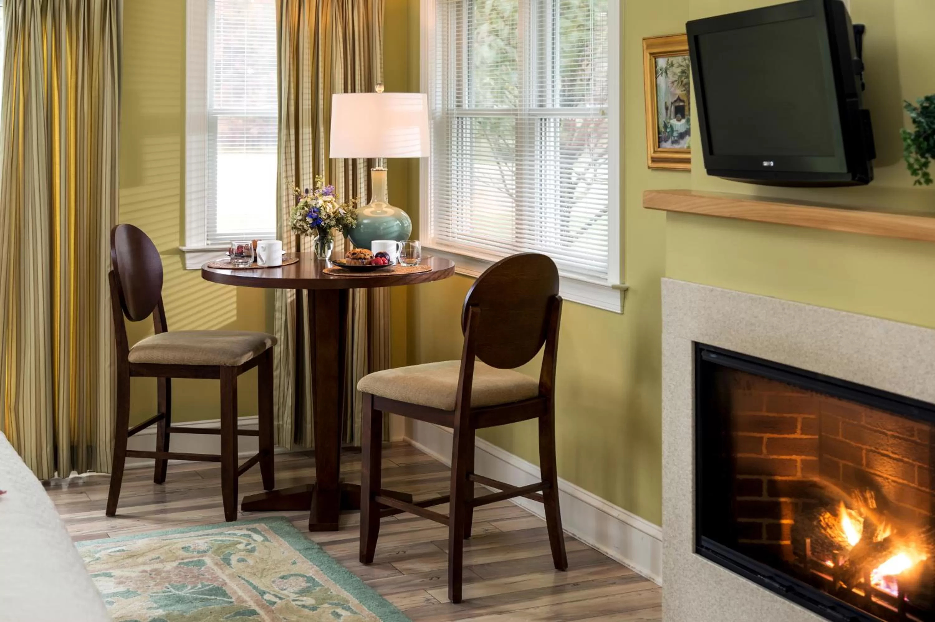 Decorative detail in Inn at Huntingfield Creek