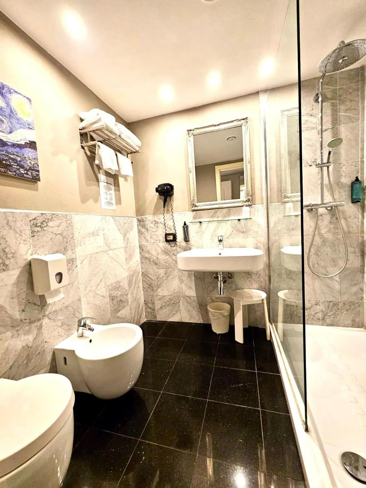 Bathroom in Canova Hotel