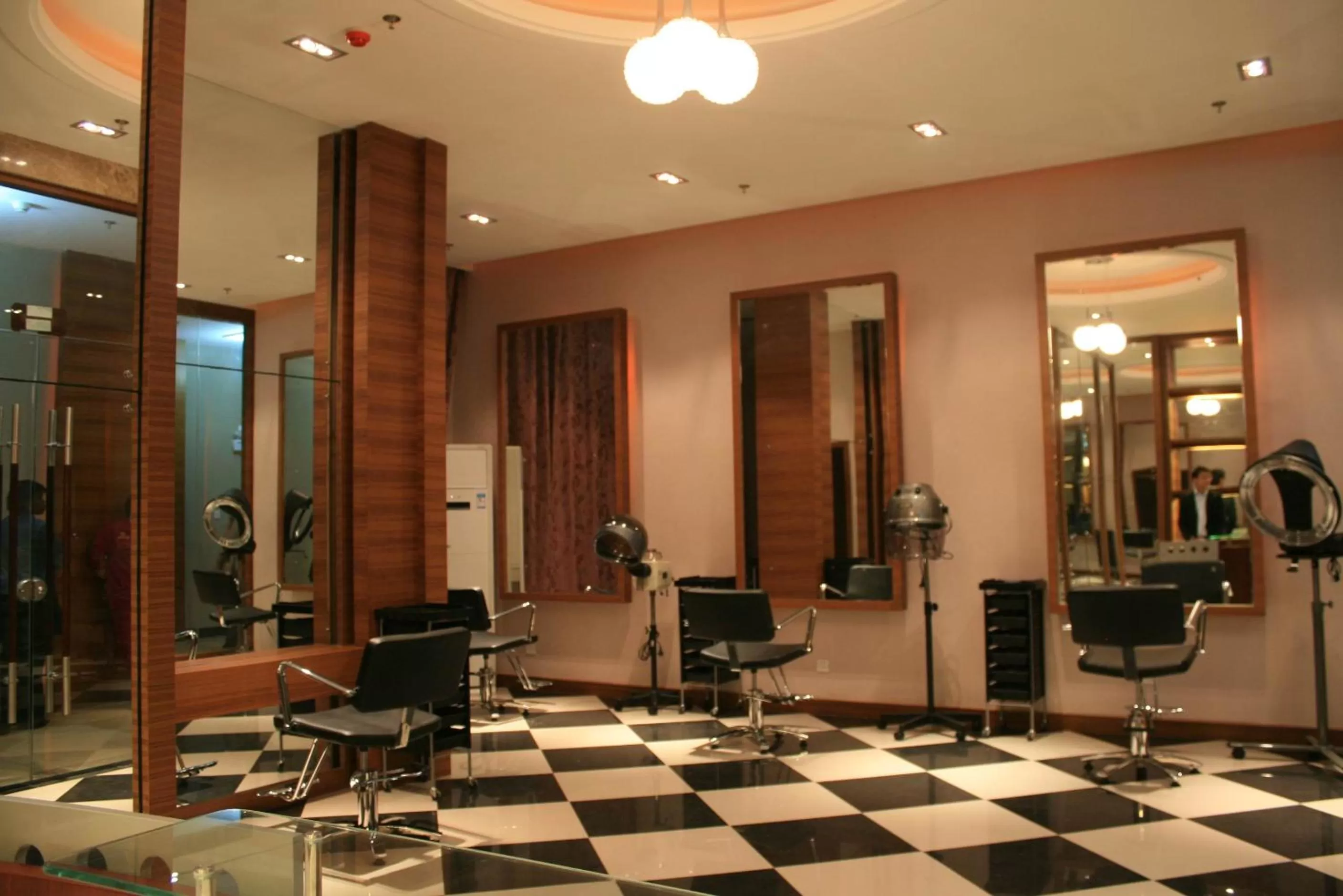 On-site shops in Sogecoa Golden Peacock