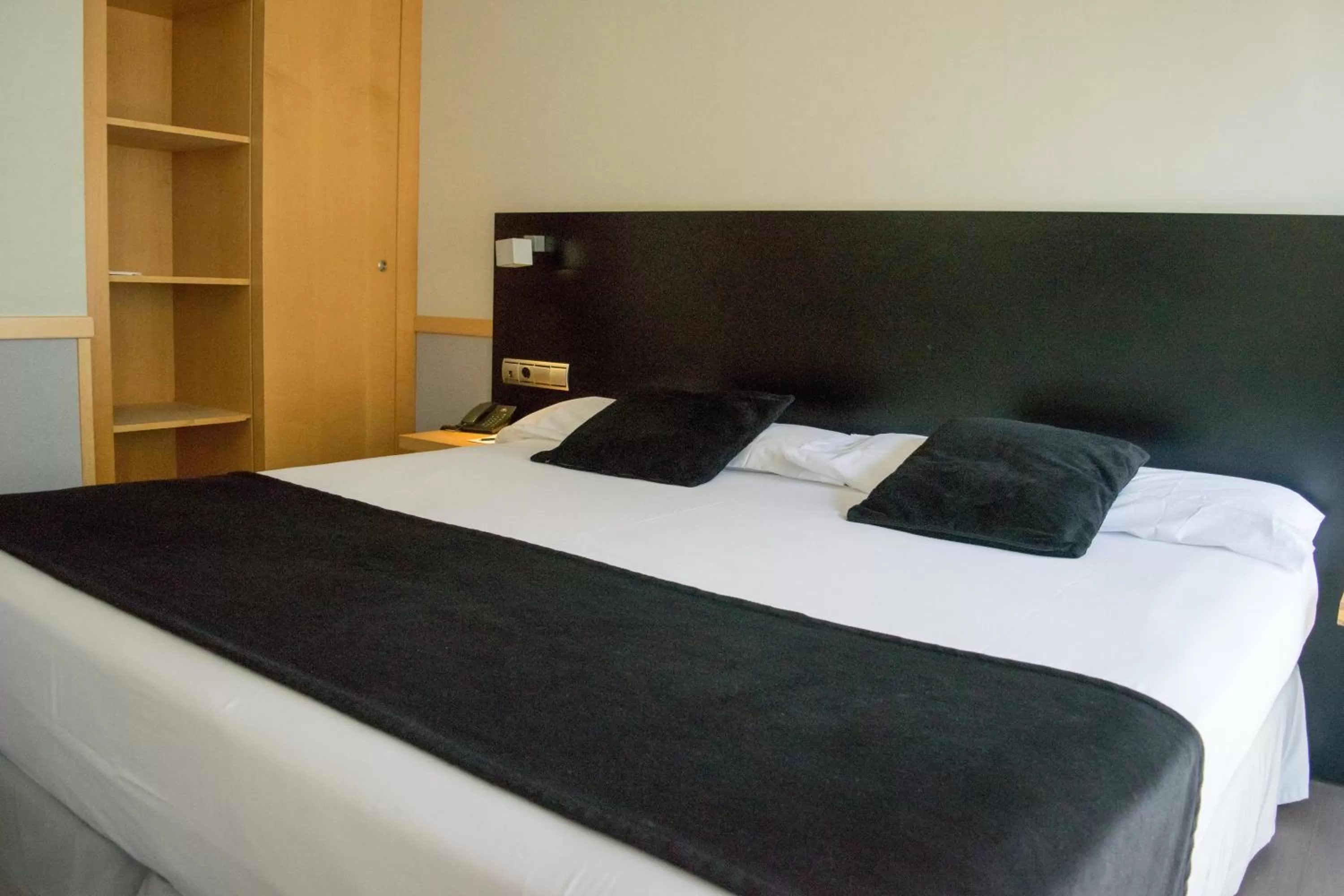 Decorative detail, Bed in Onix Liceo