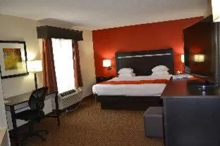 King Room with Mobility Access and Bathtub with Grab Bars, Non-Smoking in Days Inn by Wyndham Laurel MS