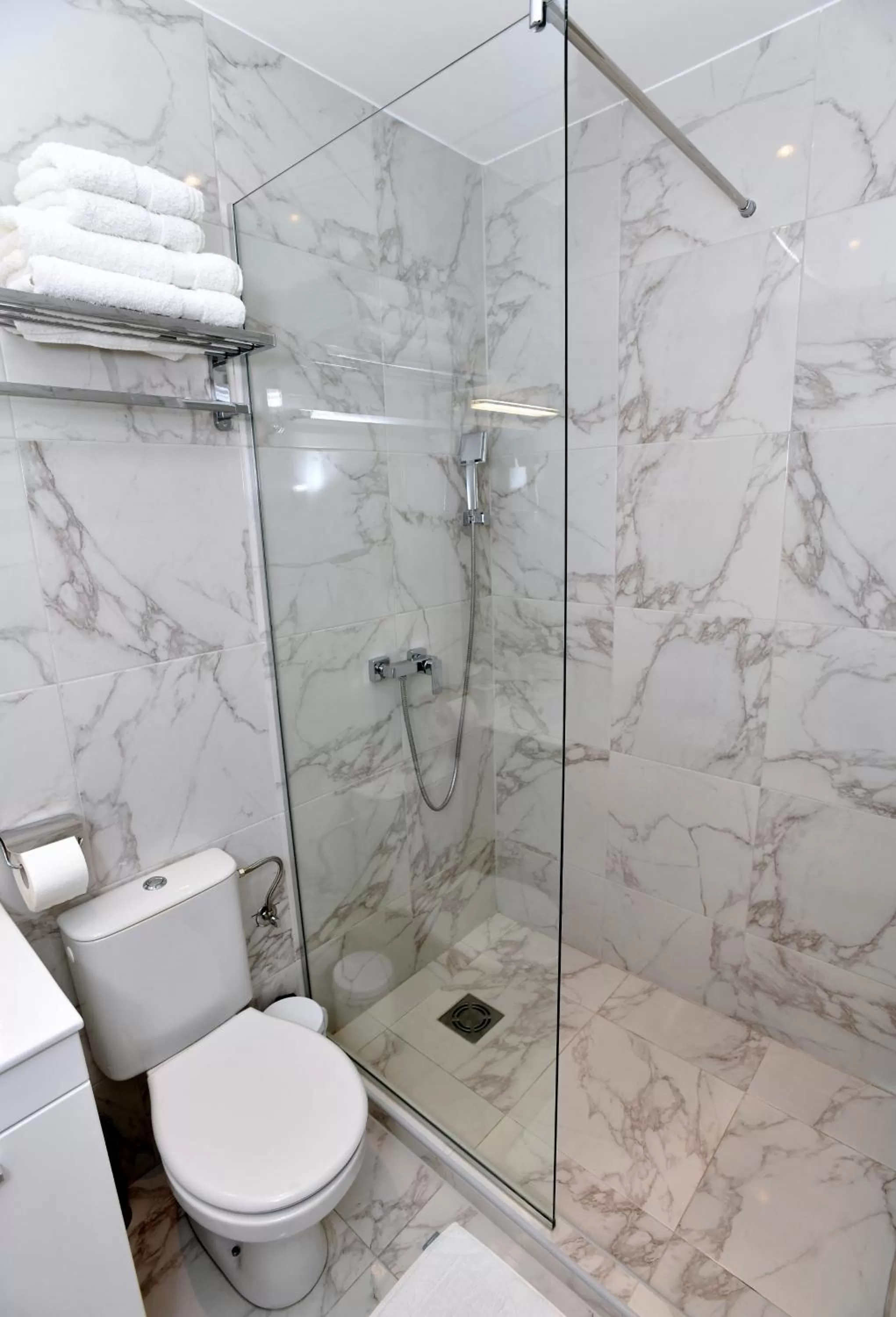 Twin Room with Bathroom in PRESIDENT