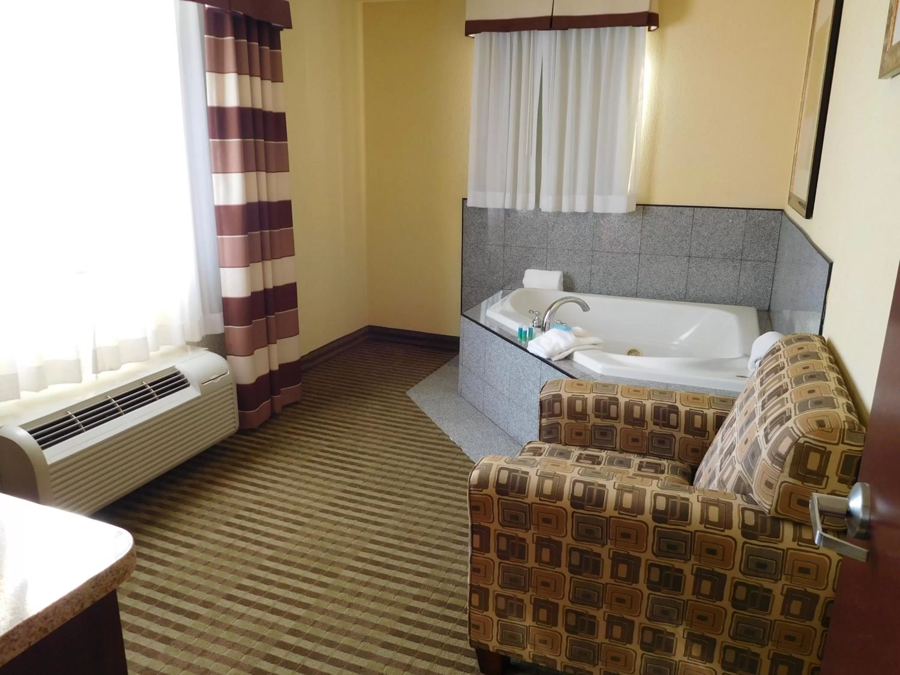 Bedroom, Bed in Holiday Inn Express Ponca City by IHG