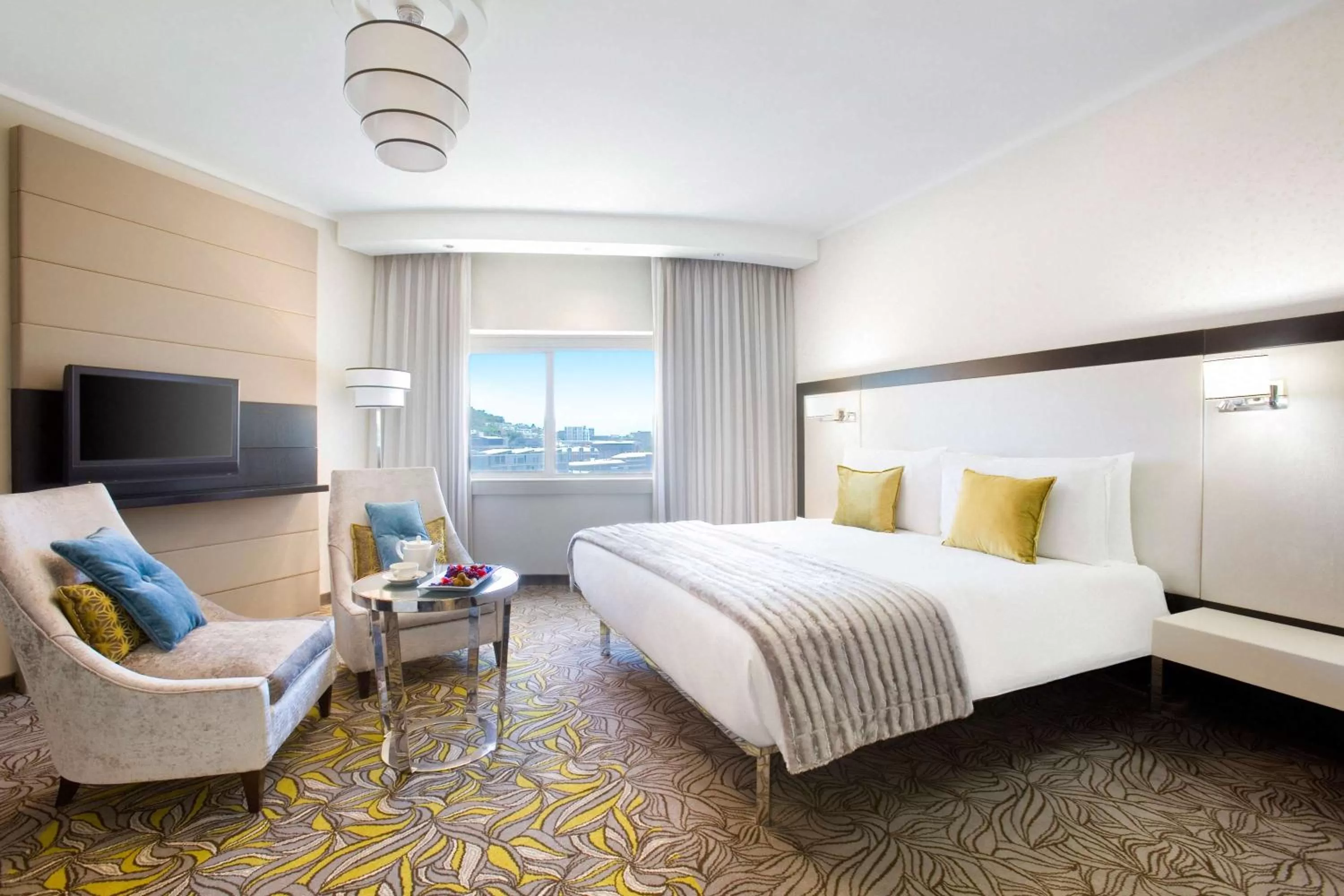 Photo of the whole room, Bed in Southern Sun Waterfront Cape Town