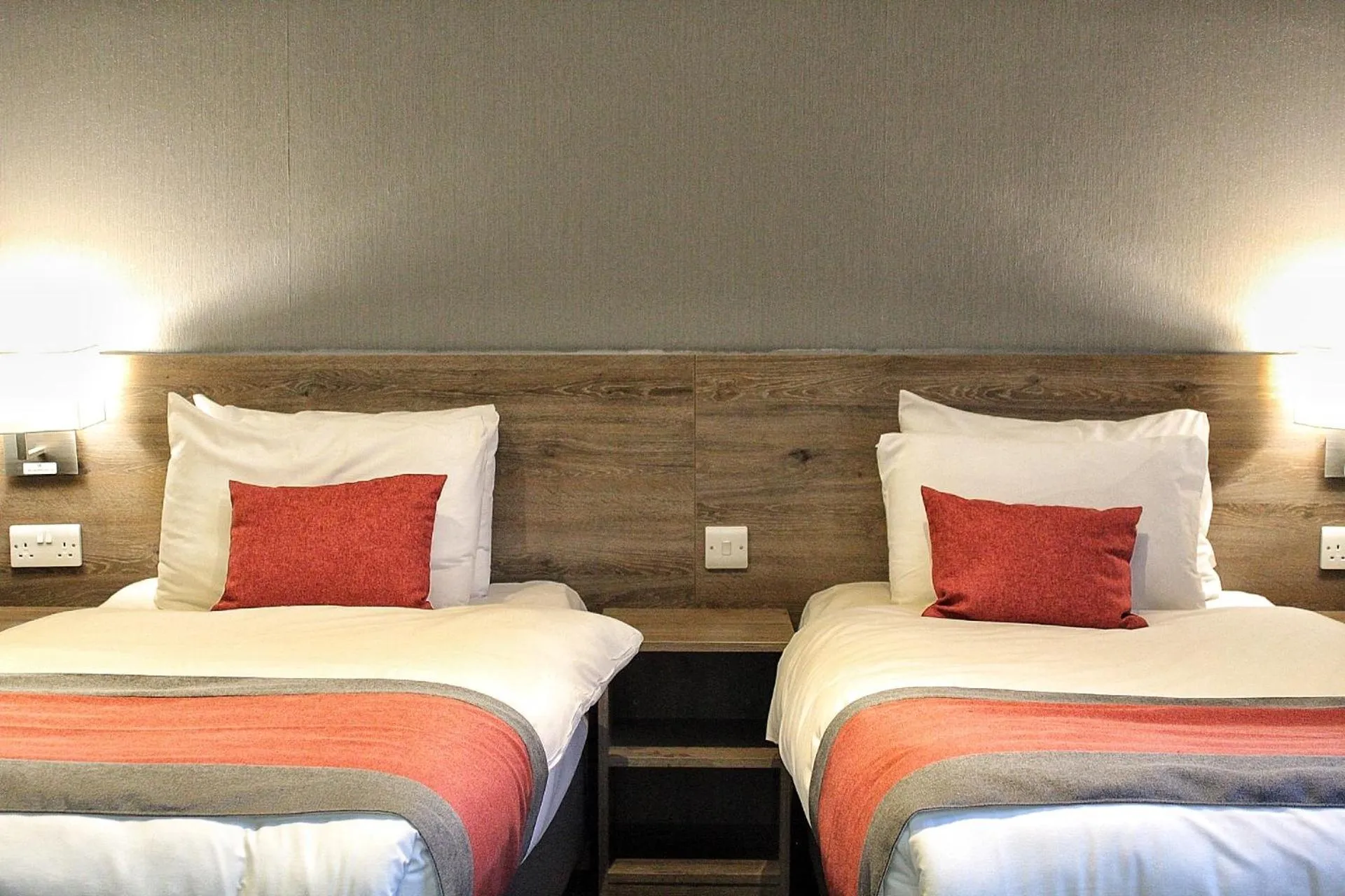 Bedroom, Bed in Devoncove Hotel Glasgow