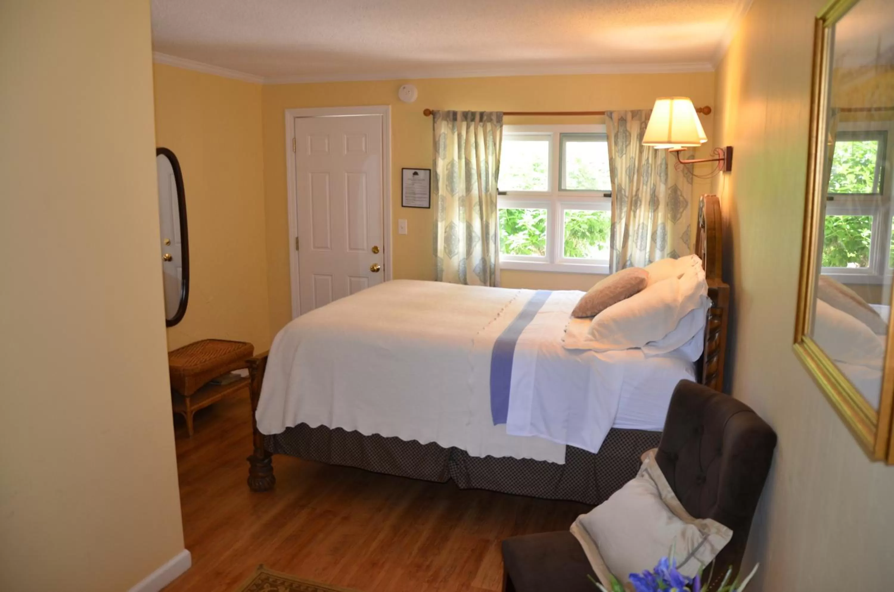 Day, Bed in Cornwall Inn