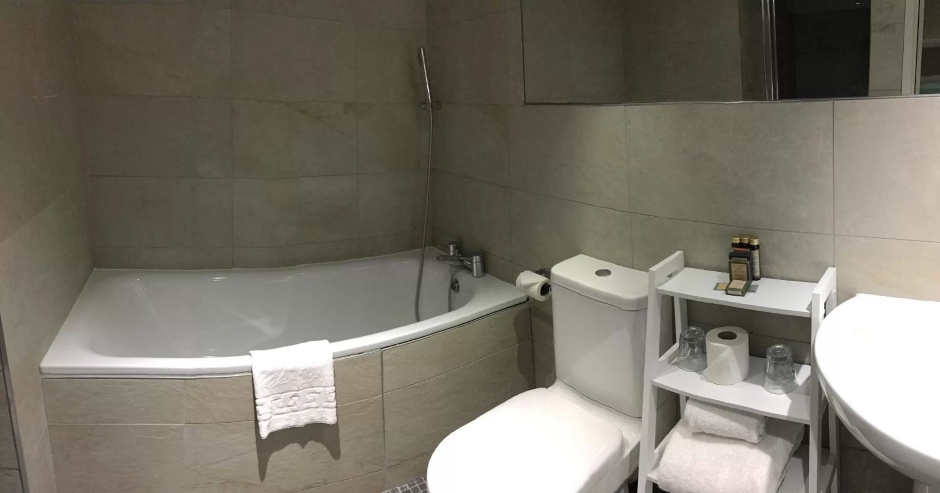 Shower in Grey Street Hotel