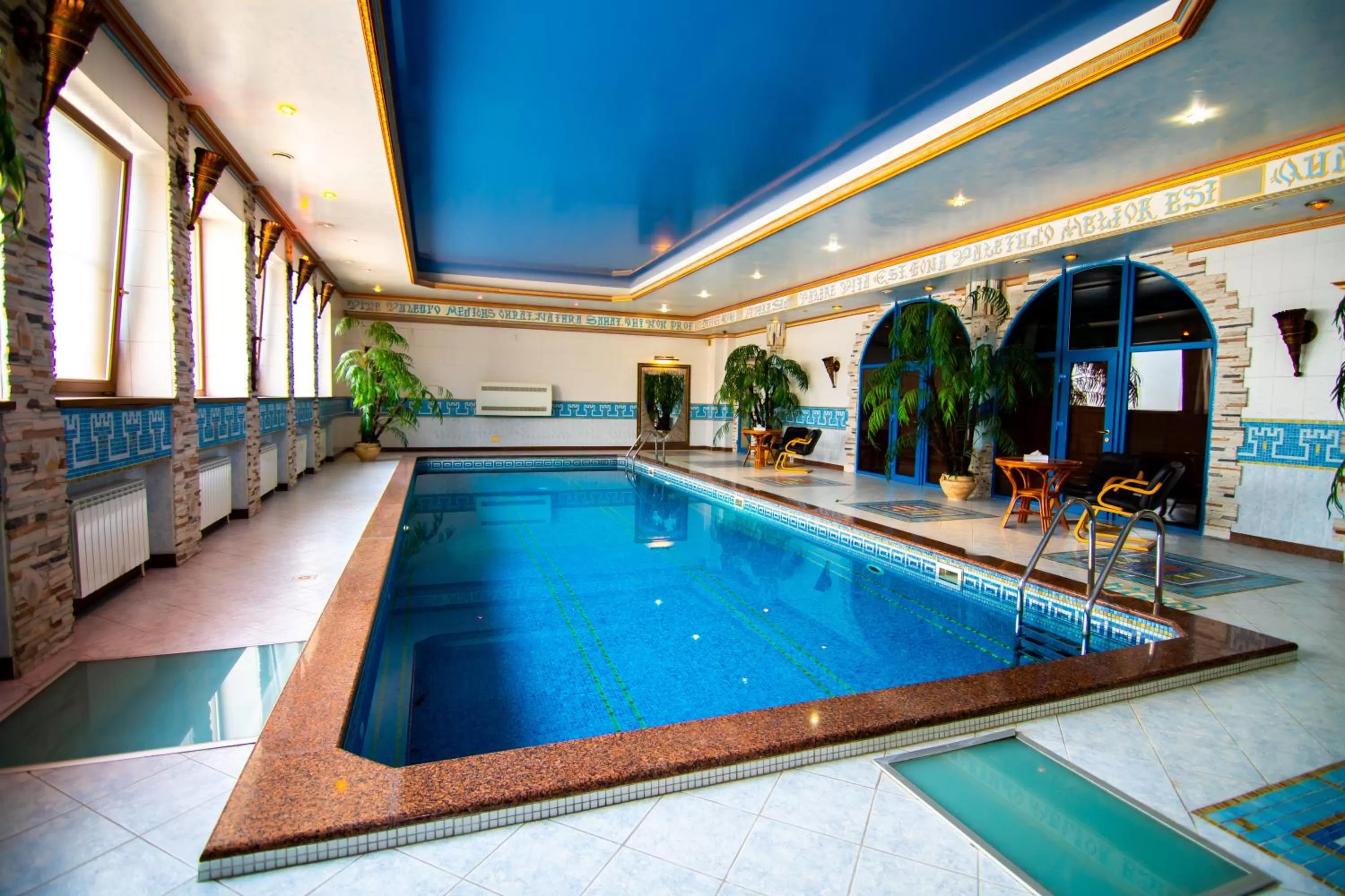 Swimming pool in Kamelot