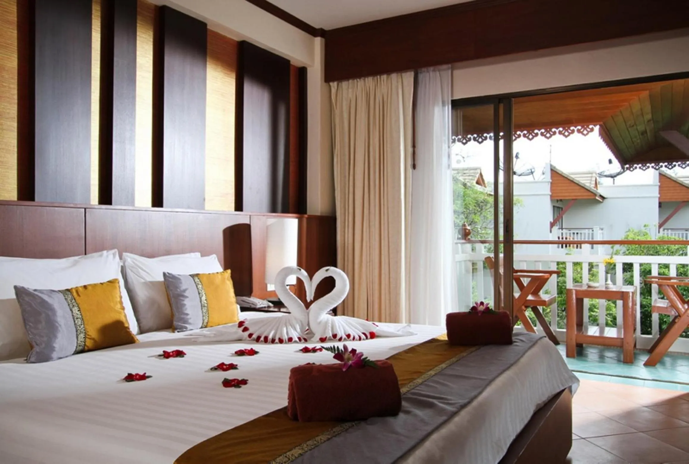 Bed in Baan Karonburi Resort