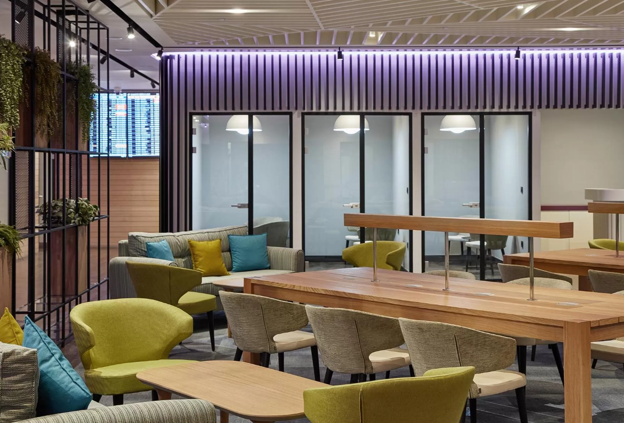 Lounge or bar in YOTEL Istanbul Airport, City Entrance