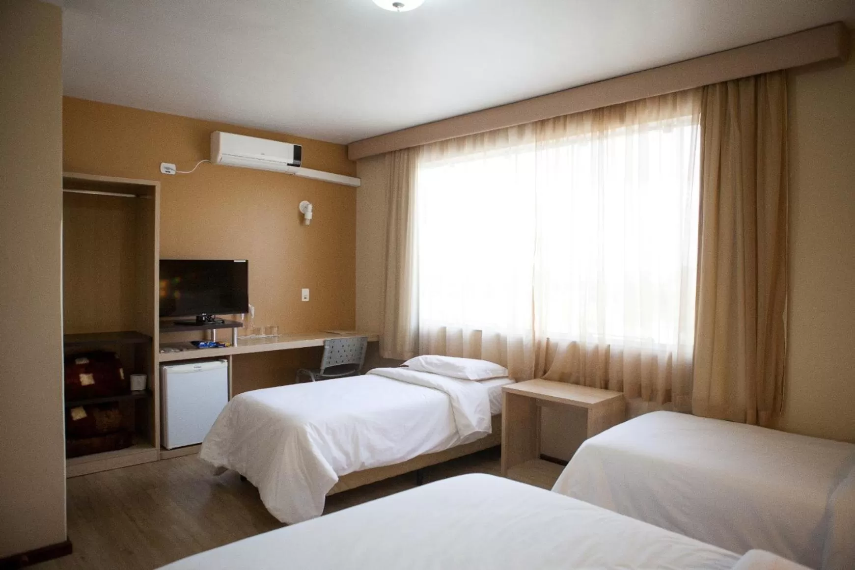 Photo of the whole room, Bed in Hotel Palmeiras