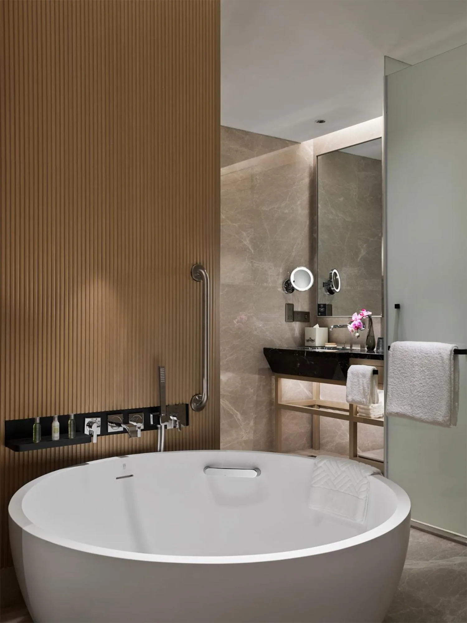 Bath in Hilton Shanghai Songjiang Guangfulin