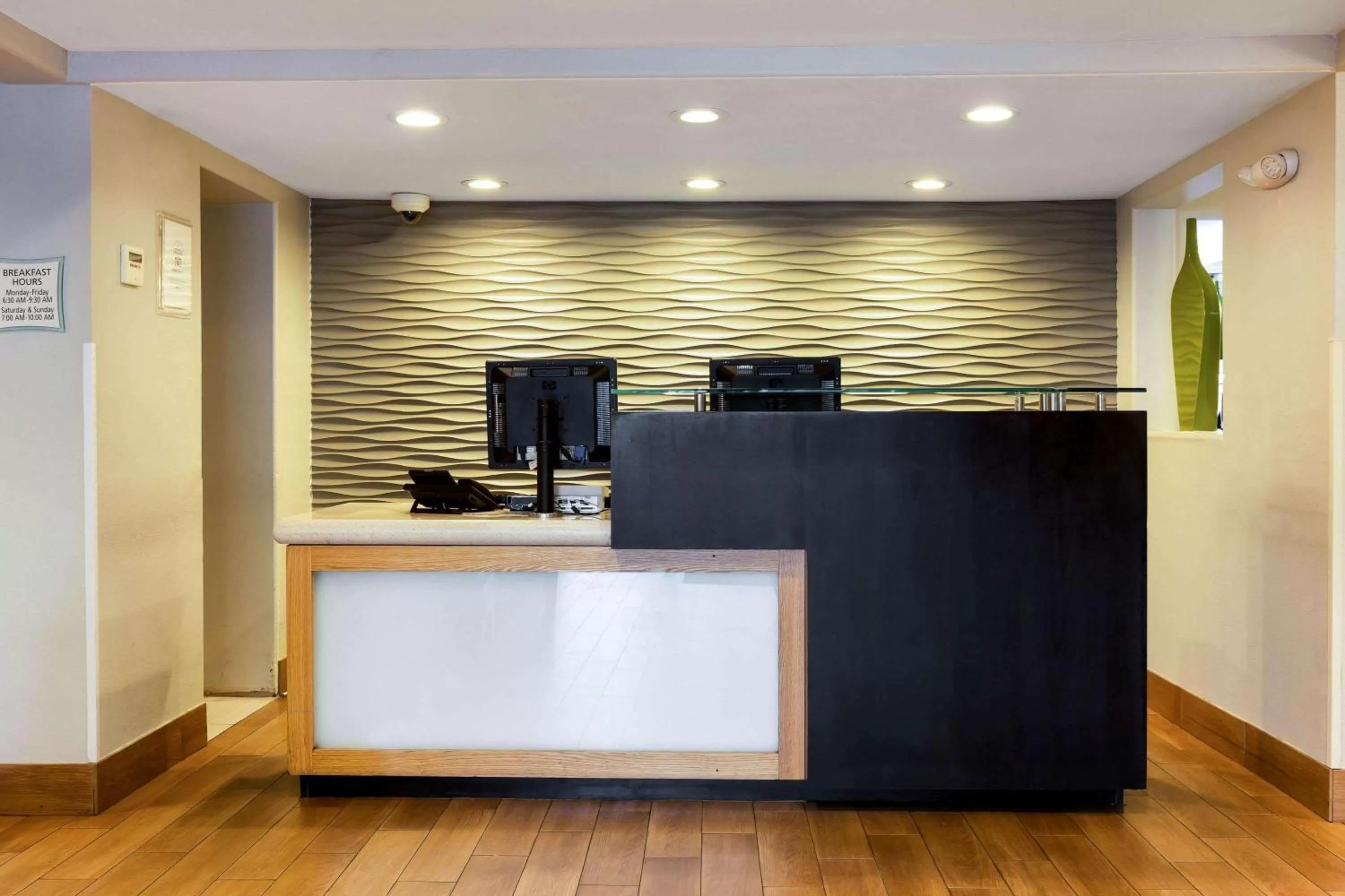 Lobby or reception in La Quinta by Wyndham San Diego Mission Bay