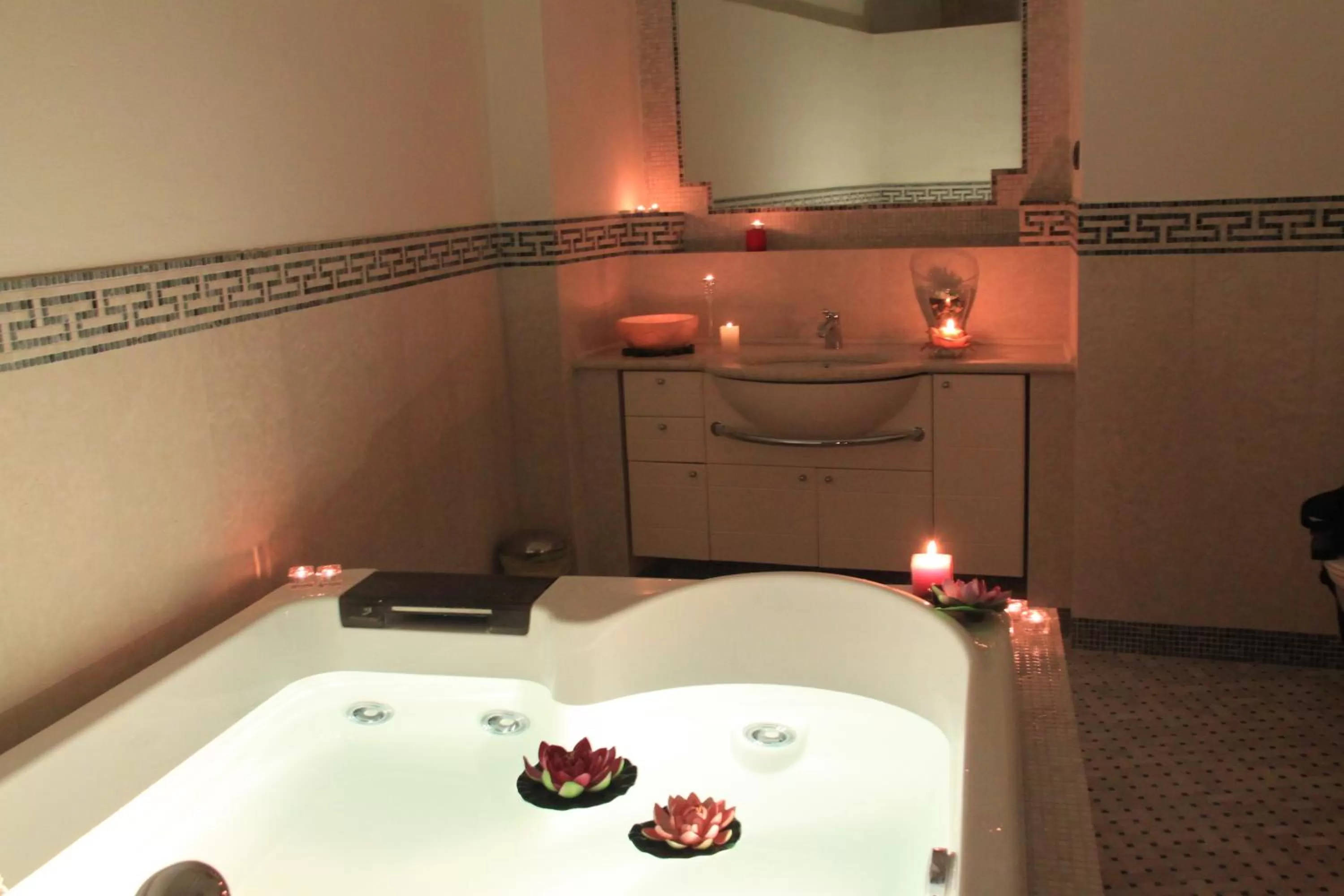 Hot Tub in Alla dimora di Chiara Suite and Rooms
