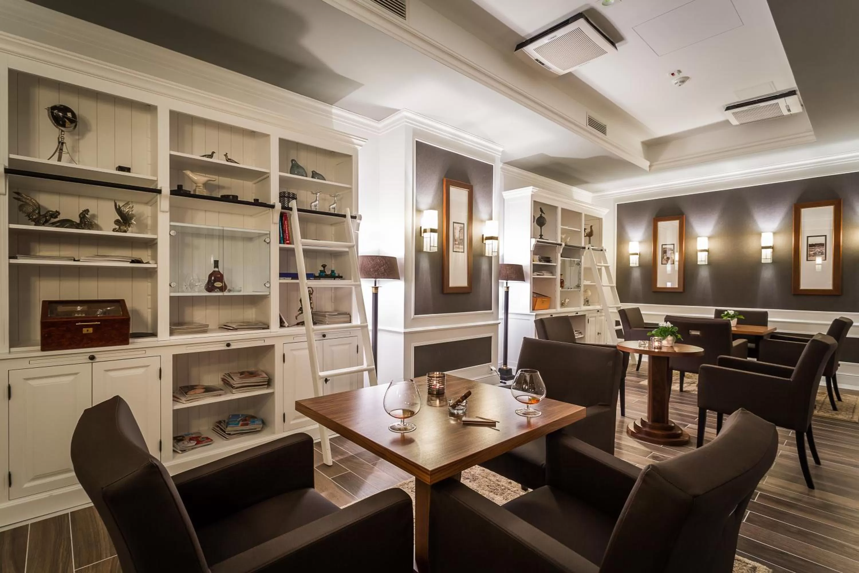 Lounge or bar in Hotel SPA Dr Irena Eris Polanica Zdrój