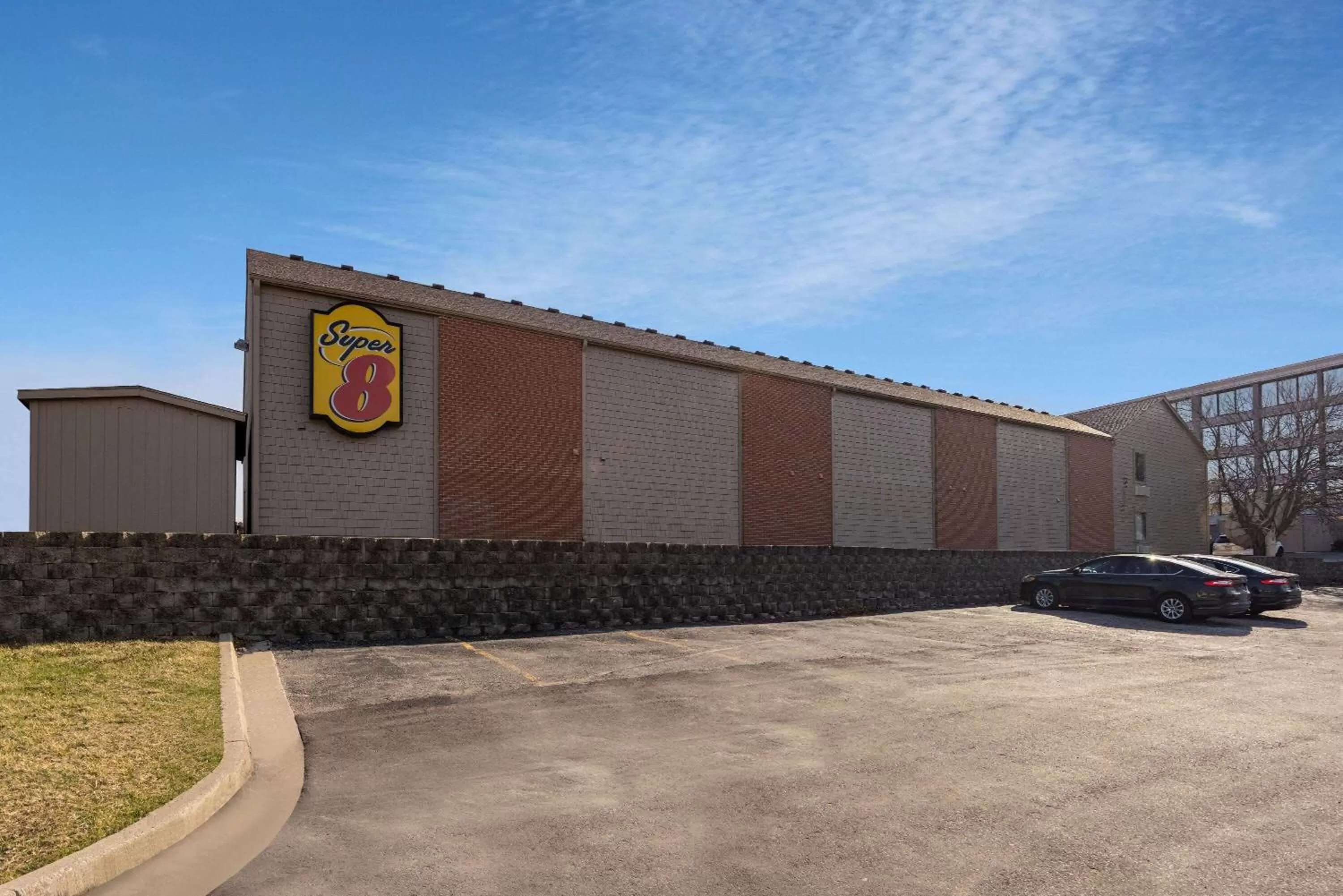Property building in Super 8 by Wyndham Kansas City Airport North