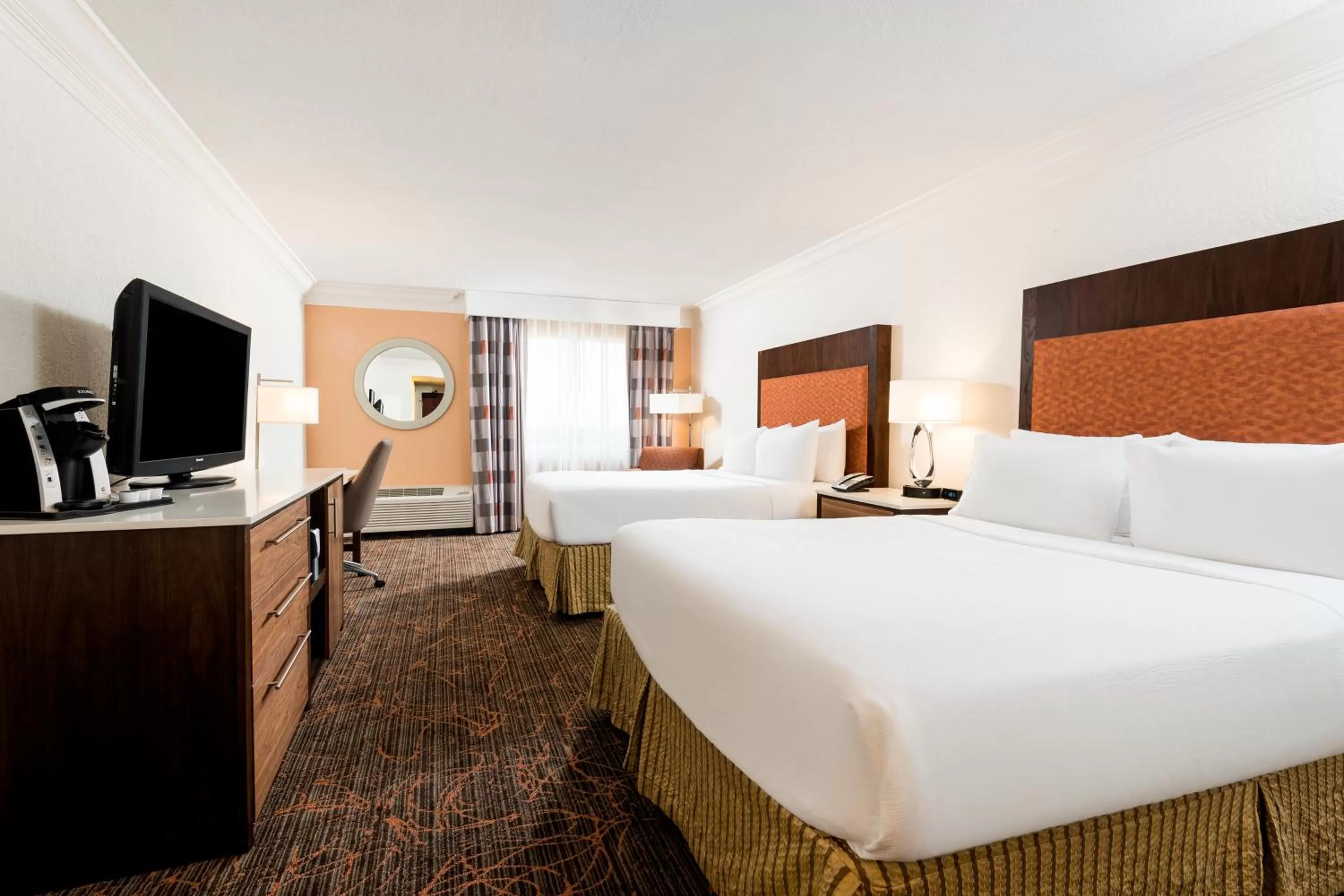 Photo of the whole room, Bed in Holiday Inn Fort Lauderdale Airport by IHG