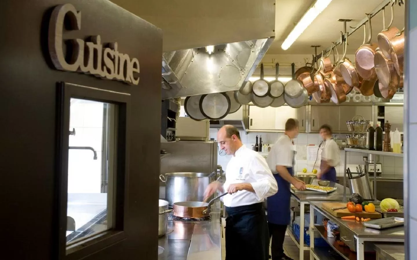 Staff in Logis Hôtel Tante Yvonne & son restaurant semi-gastronomique - Lyon Nord