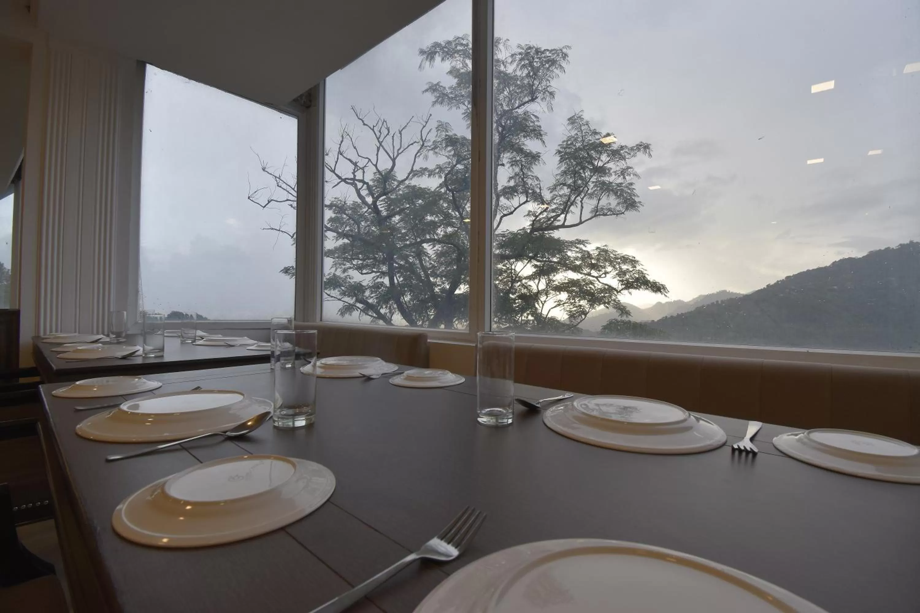 Natural landscape, Restaurant/Places to Eat in The Royal Castle AC Centralized