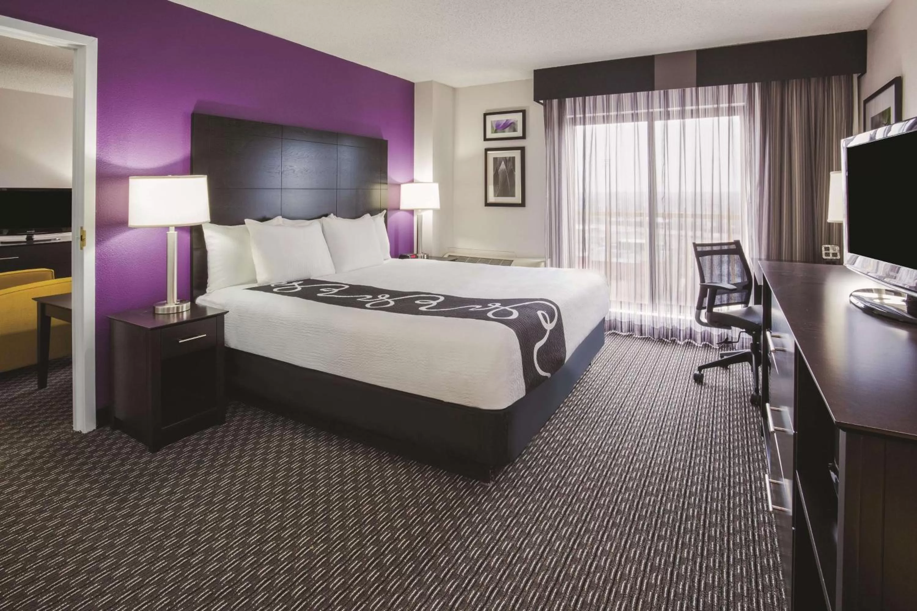 Photo of the whole room, Bed in La Quinta by Wyndham Minneapolis Bloomington W - FREE AIRPORT SHUTTLE