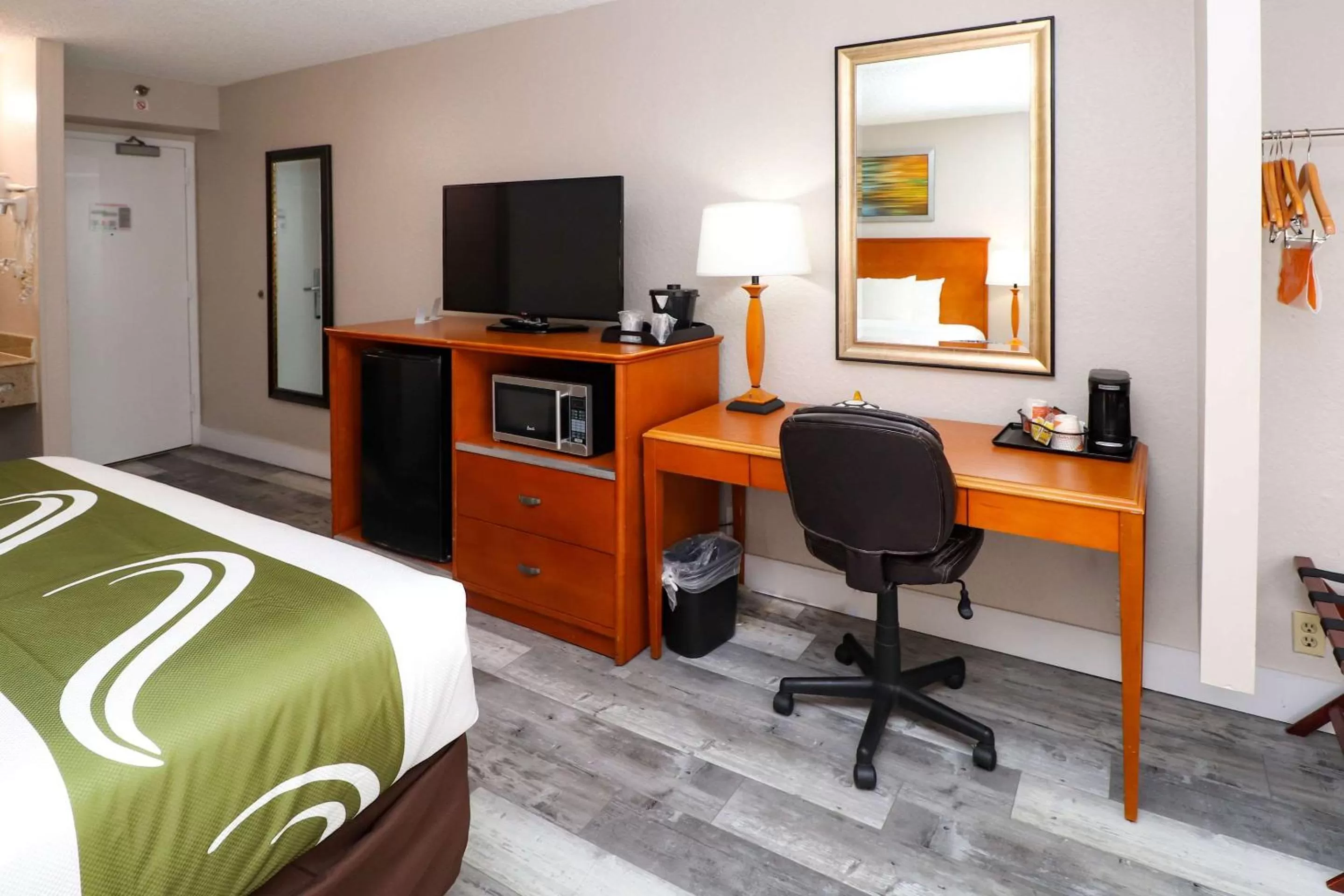 Photo of the whole room, Bed in Quality Inn Miami Airport - Doral