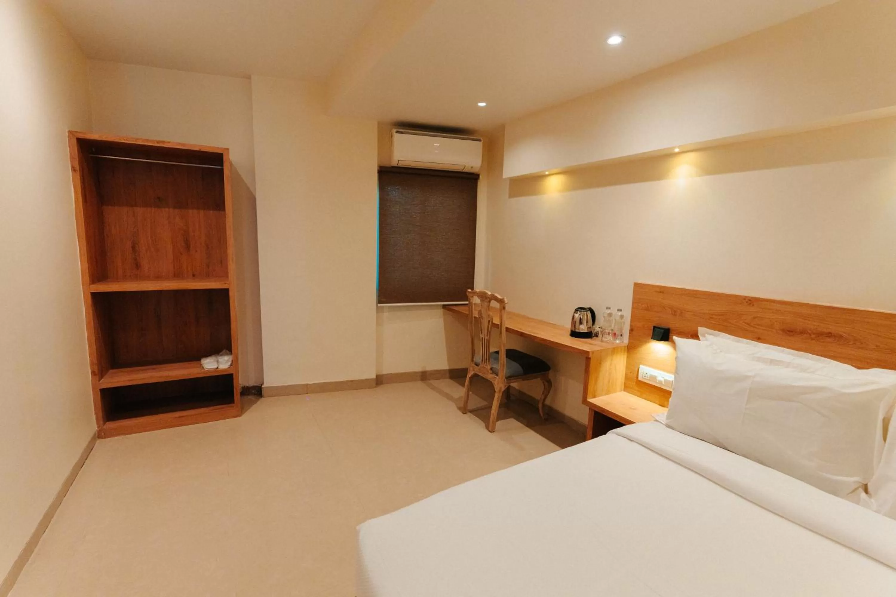 Photo of the whole room, Bed in Arnna Hotel- Goregaon East