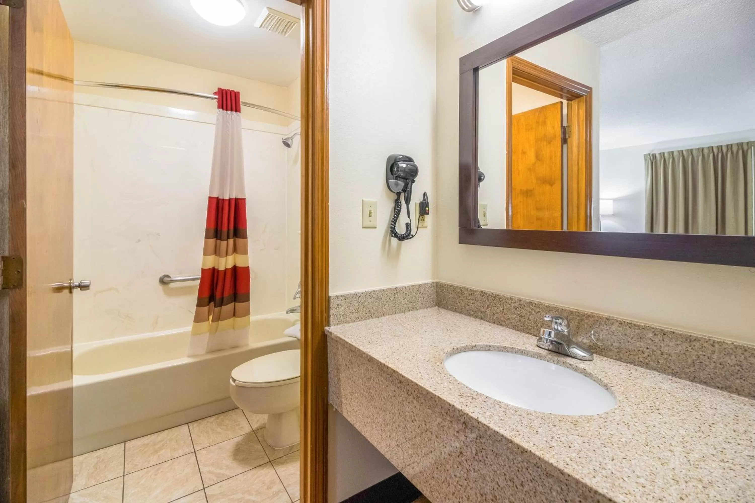 Bathroom in Red Roof Inn Clarksville