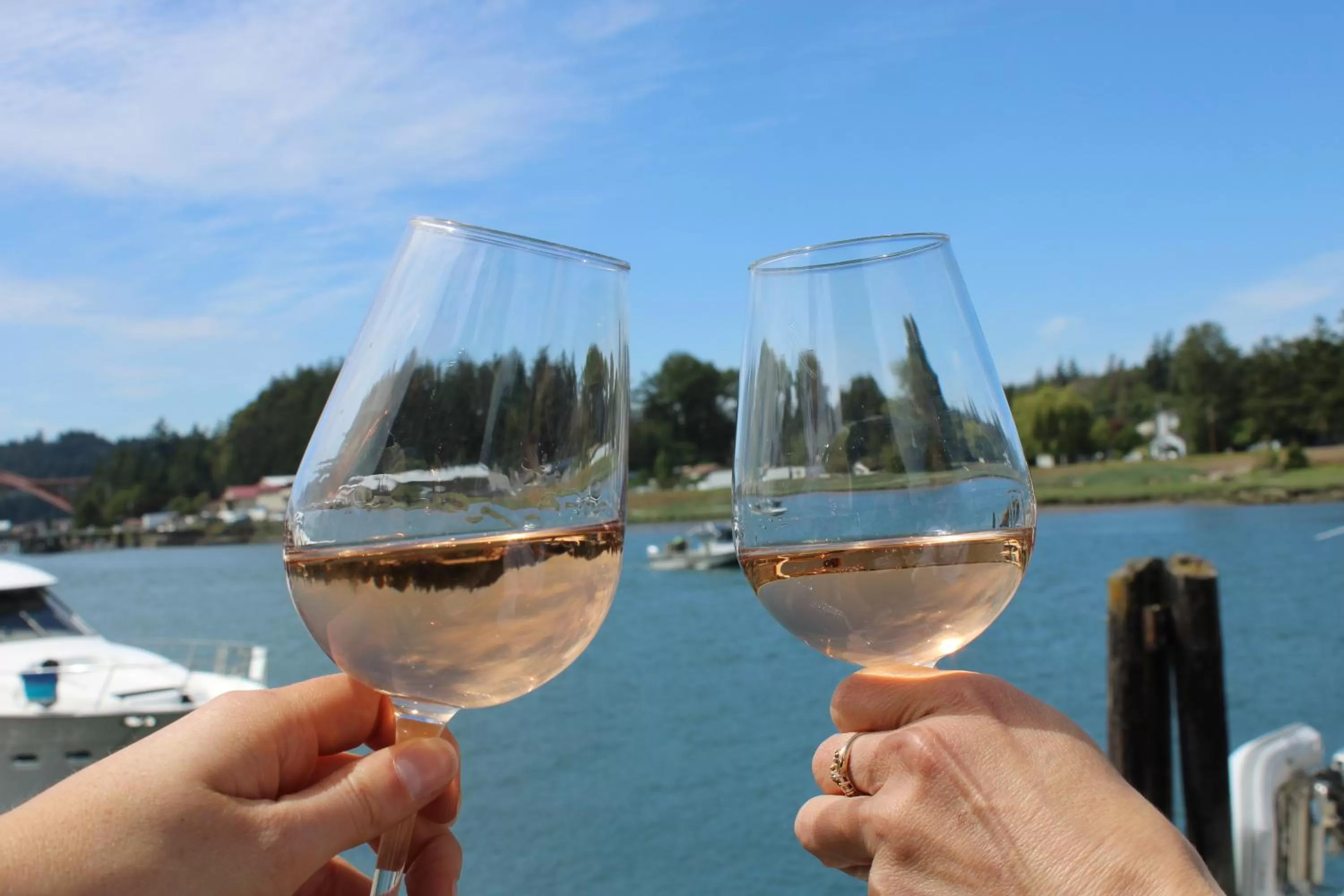 Alcoholic drinks in La Conner Channel Lodge