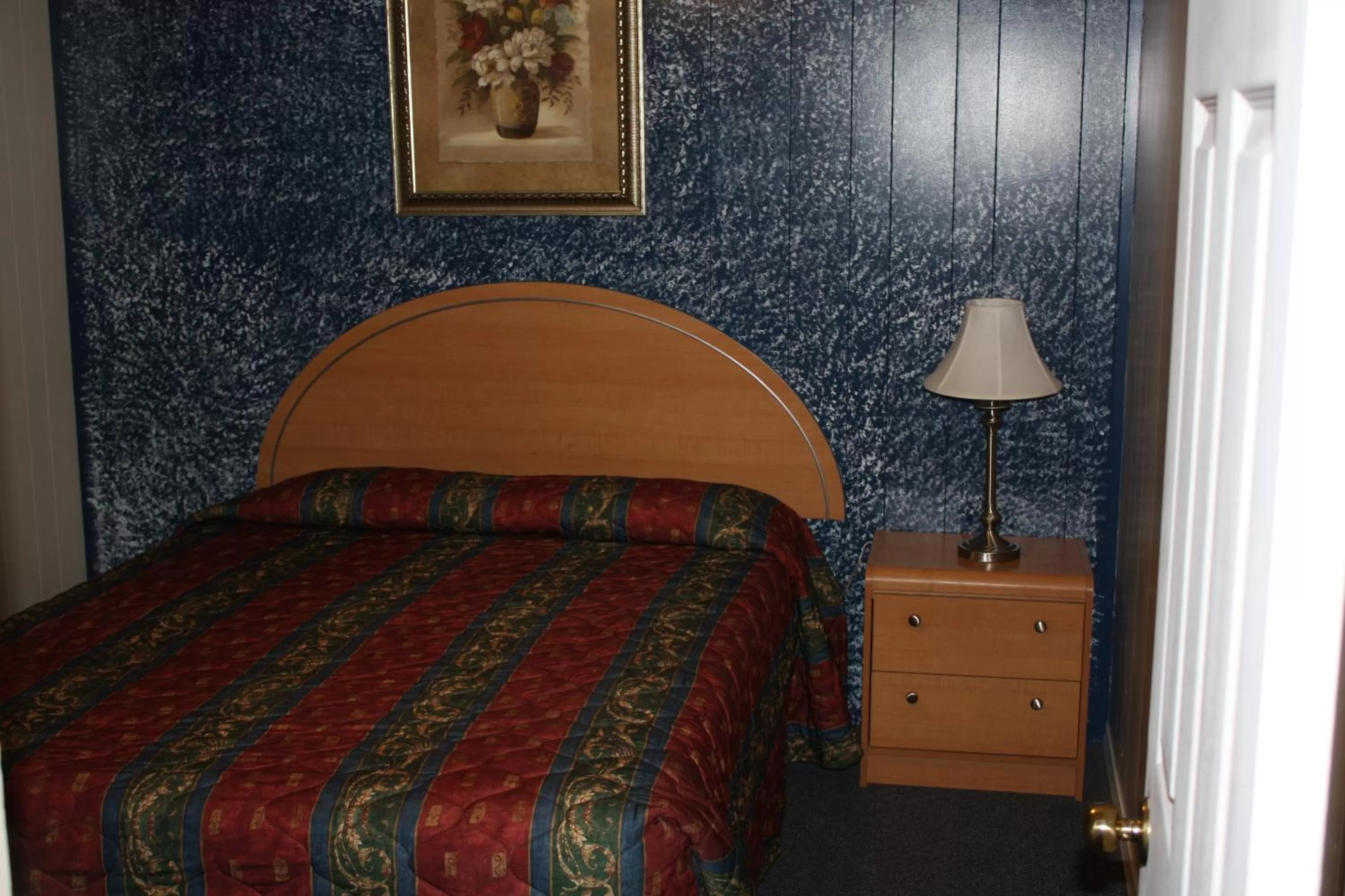 Bedroom, Bed in Sunny Beach Motel