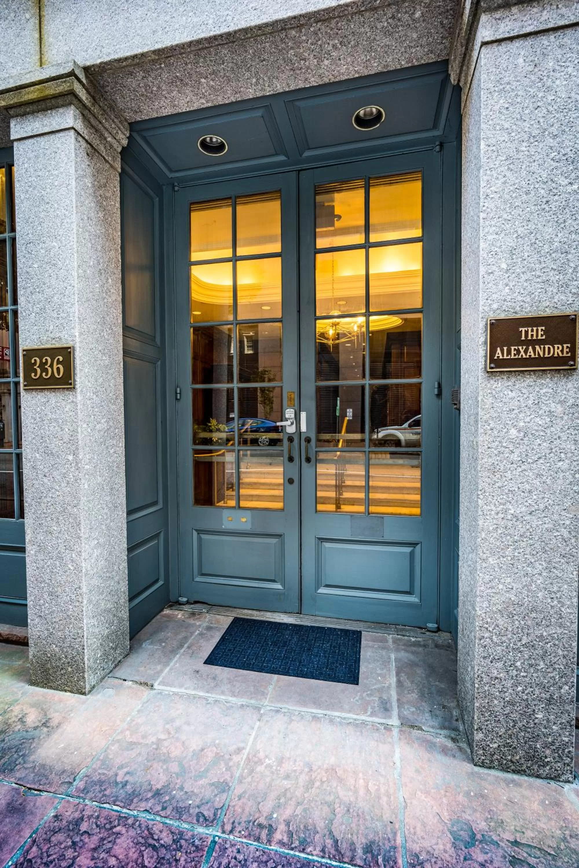 Property building in The Alexandre