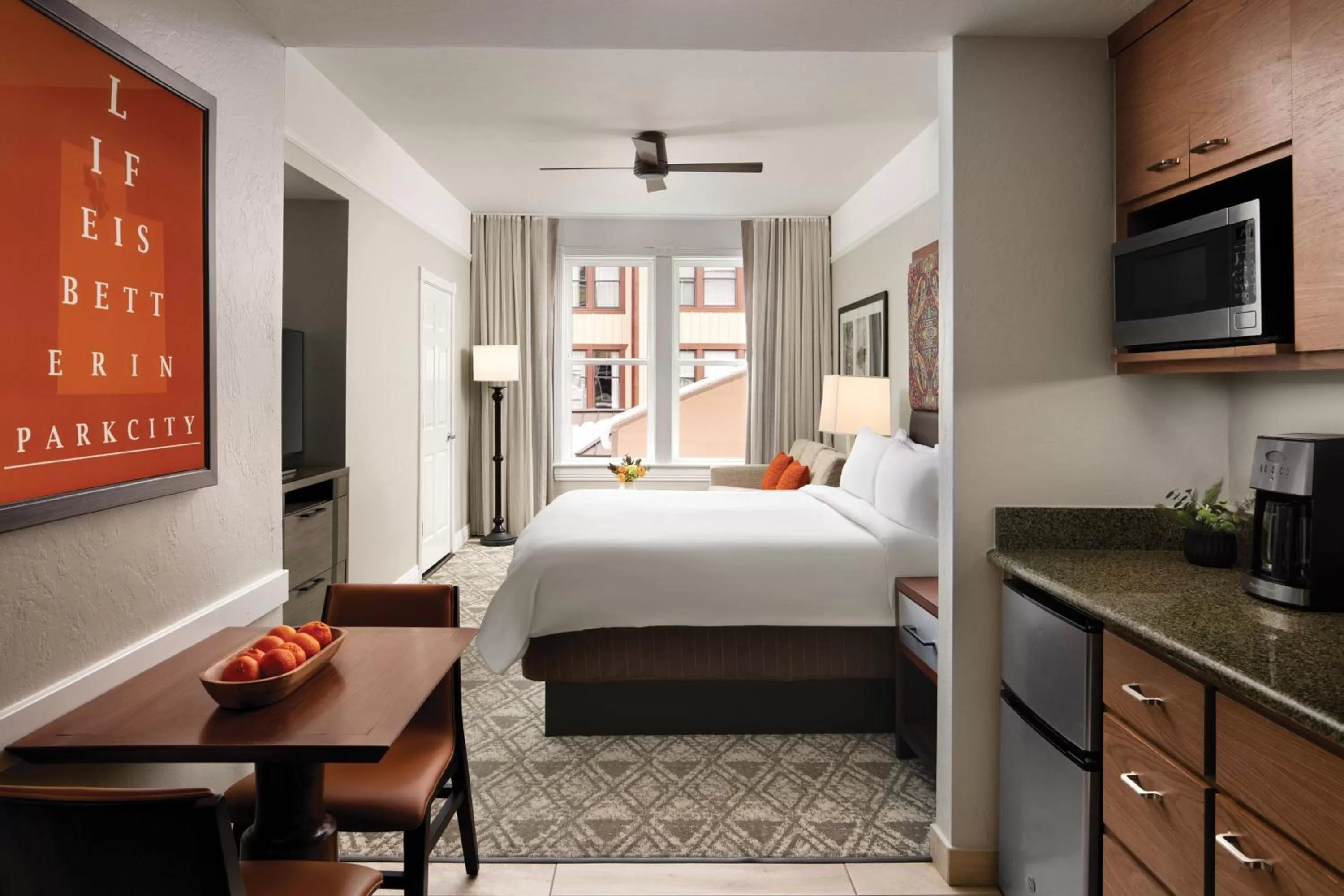 Kitchen or kitchenette, Bed in Marriott's Summit Watch