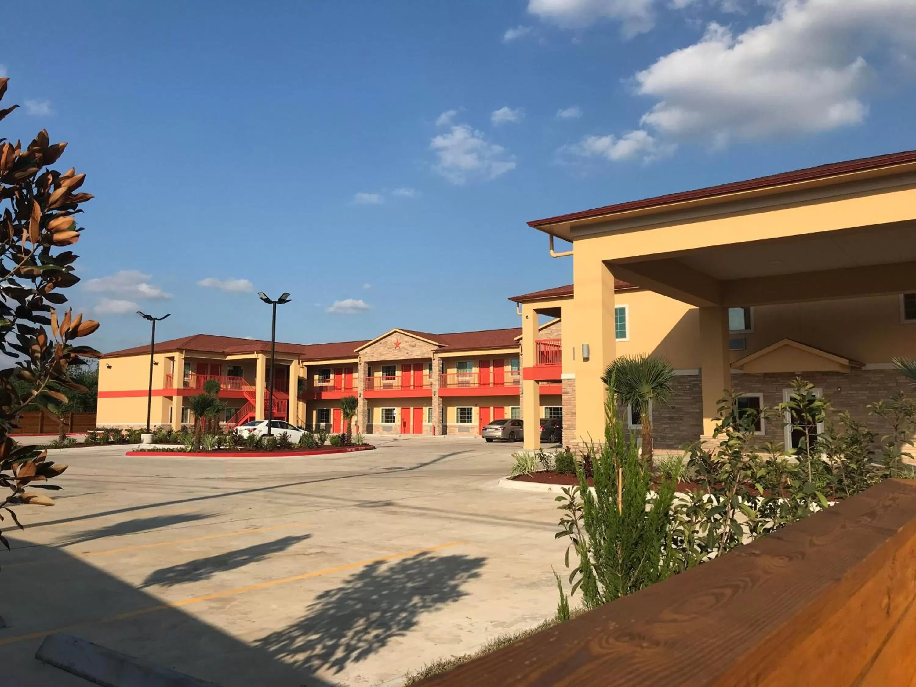 Property building in Scottish Inn & Suites - IAH Airport