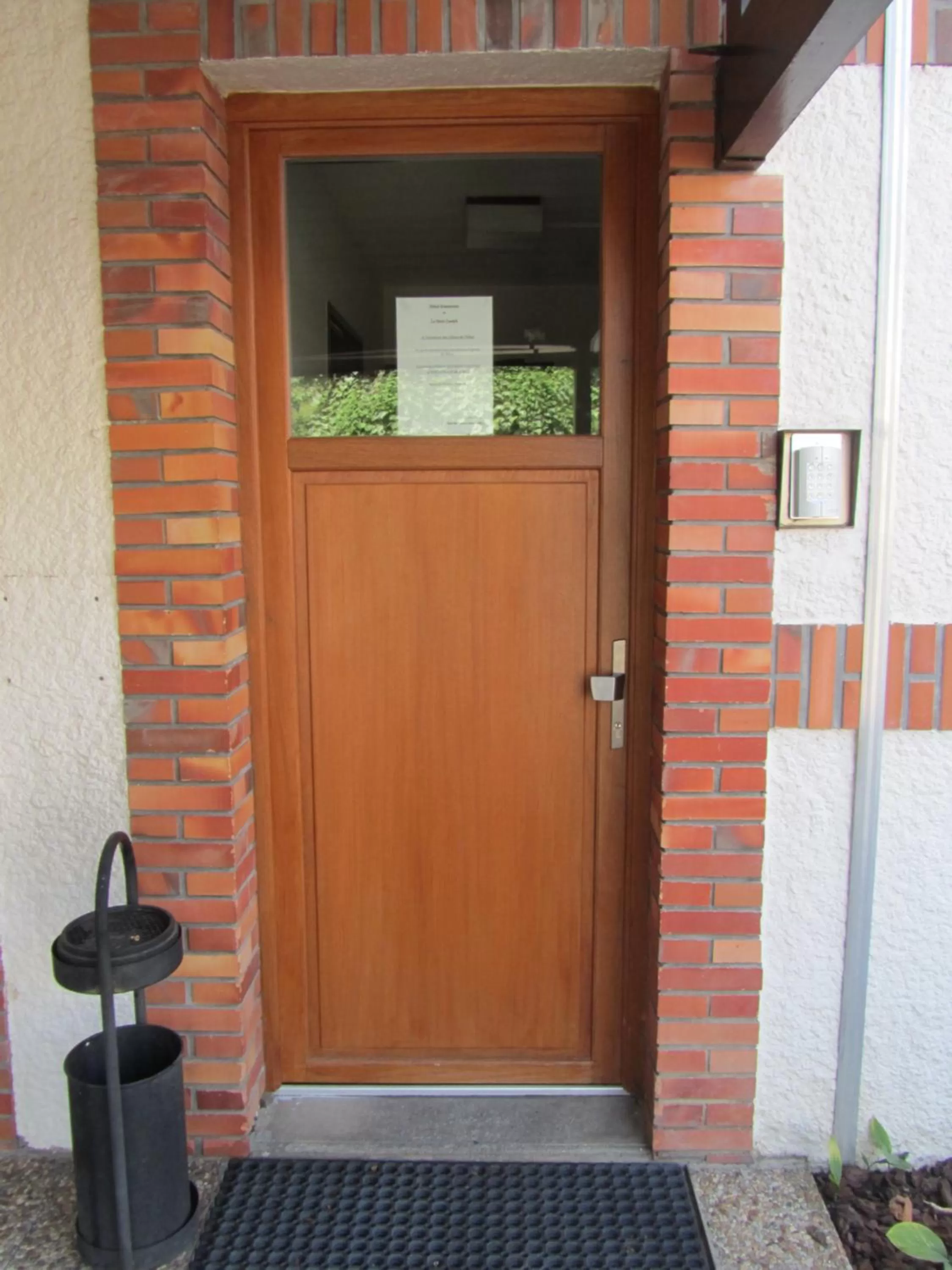 Facade/entrance in Hôtel Le Saint Joseph