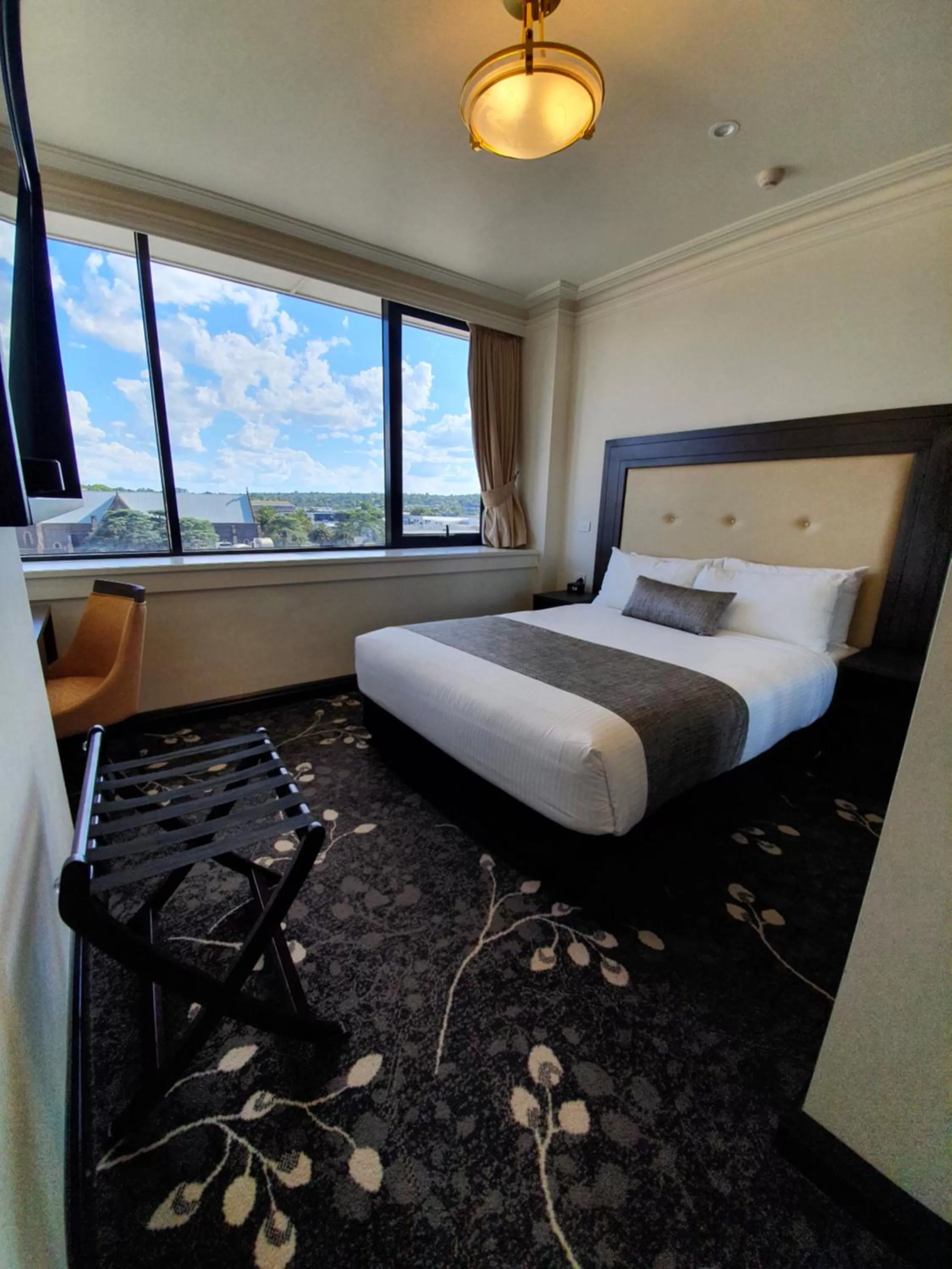 Bedroom, Bed in Burke and Wills Hotel Toowoomba