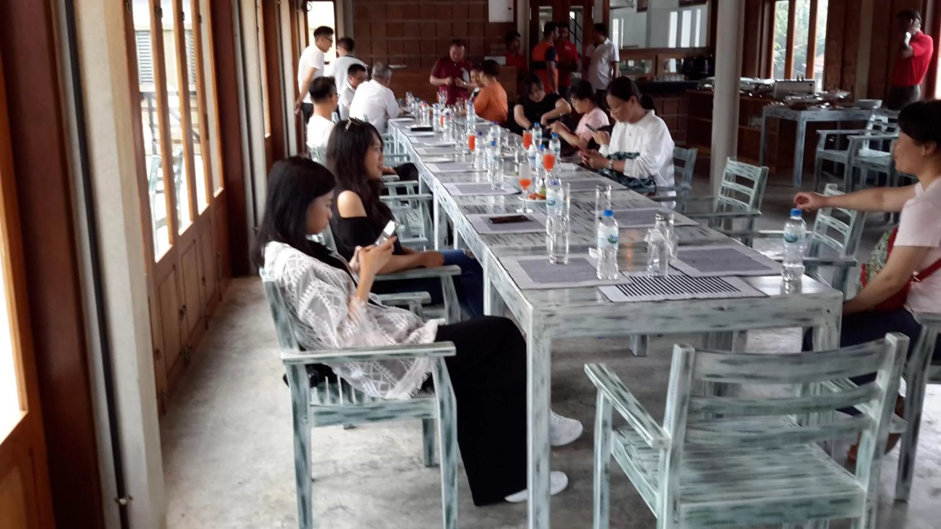 Restaurant/places to eat in Olinia Airport Hotel