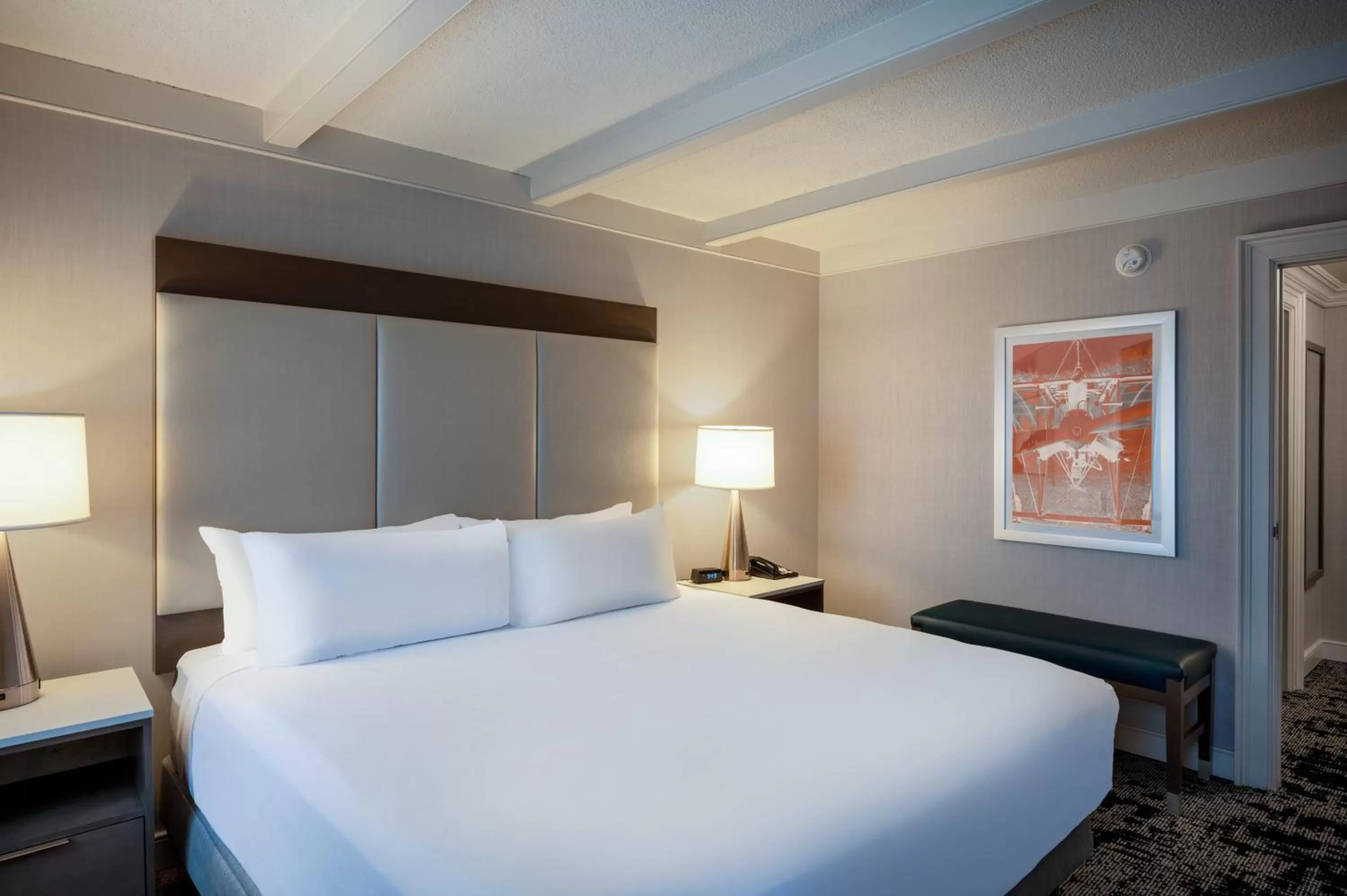 Bedroom, Bed in Crowne Plaza Albany - The Desmond Hotel
