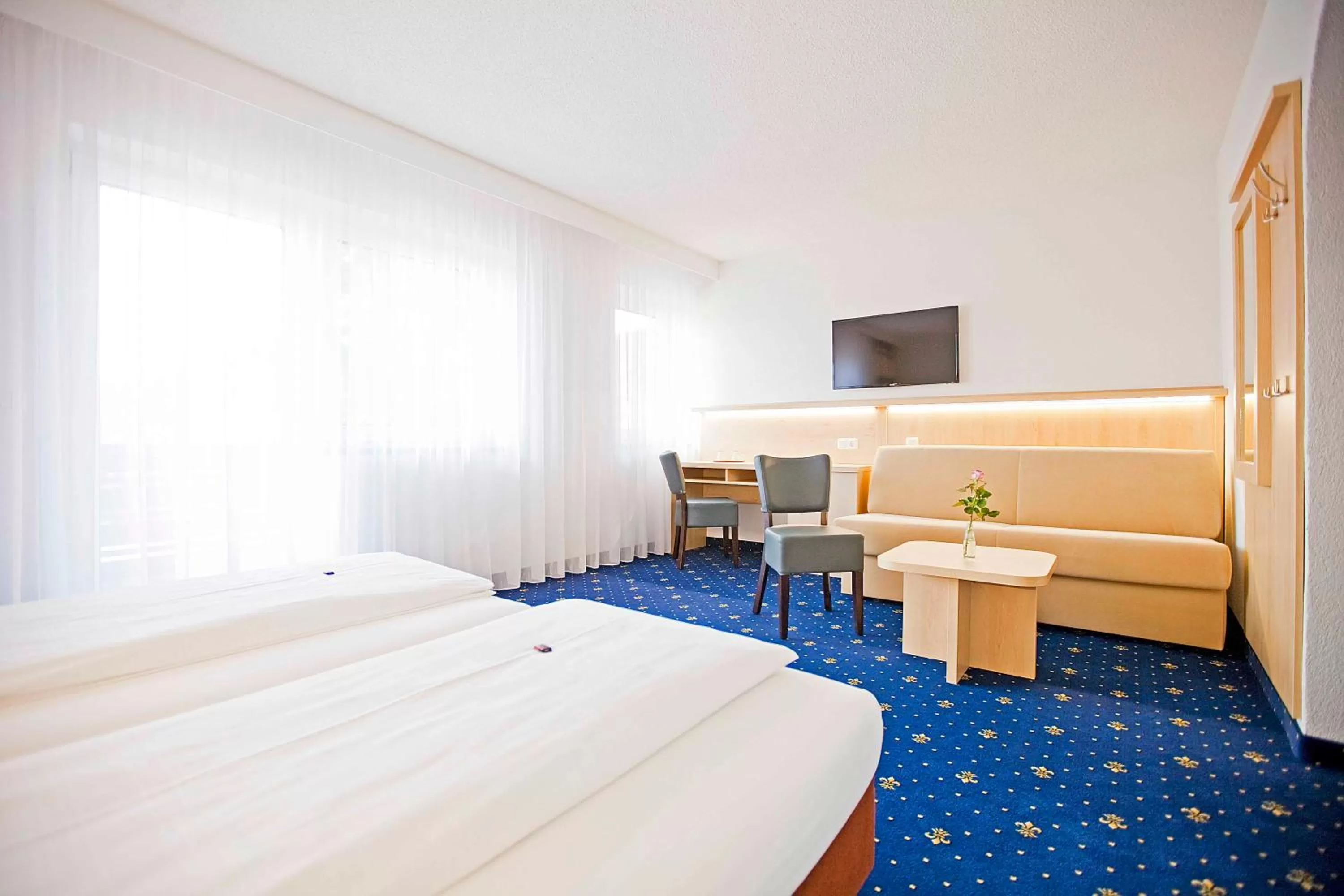 Photo of the whole room, Bed in Hotel Post