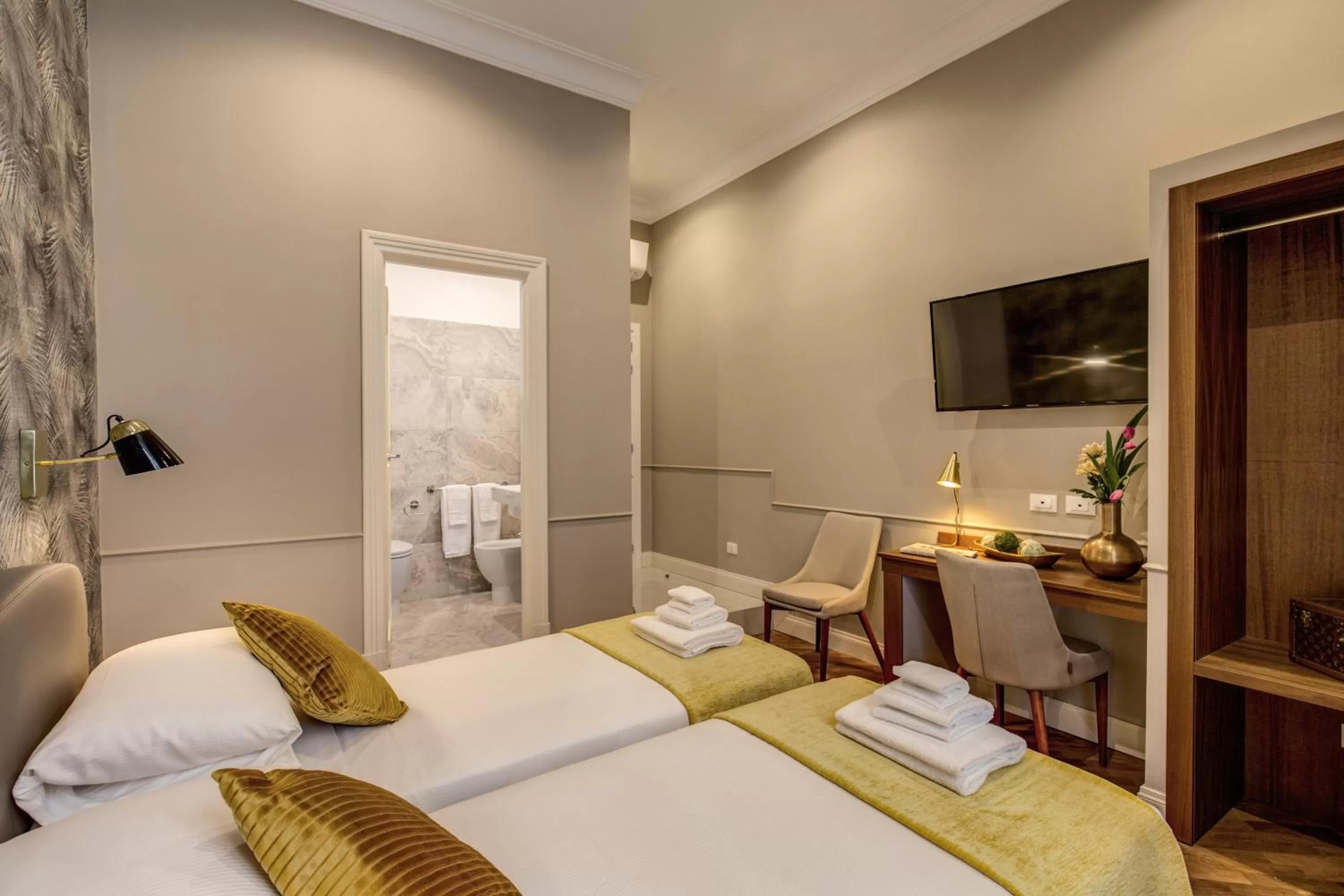 Bed in Charme Spagna Boutique Hotel