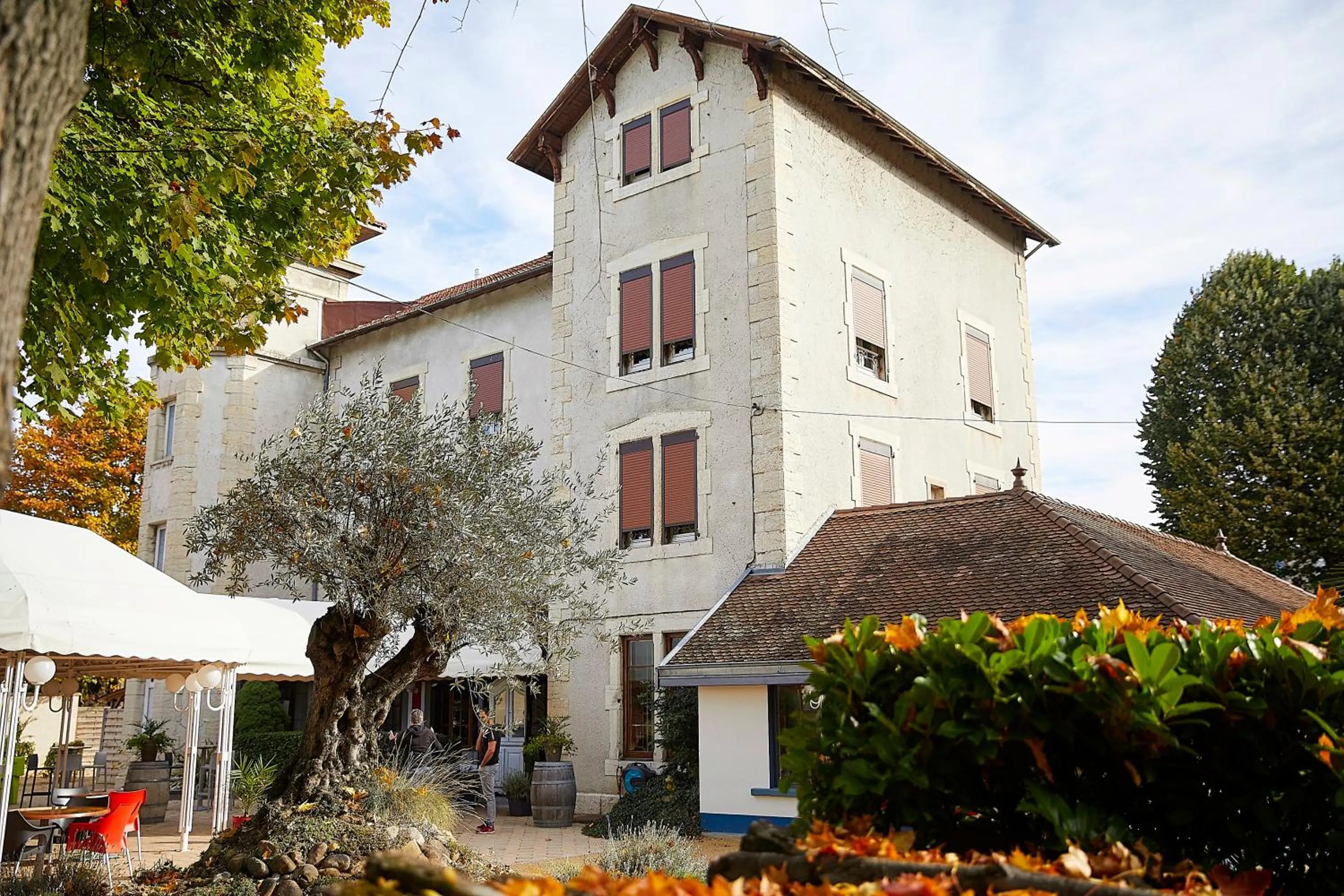 Property building in La Commanderie de Champarey