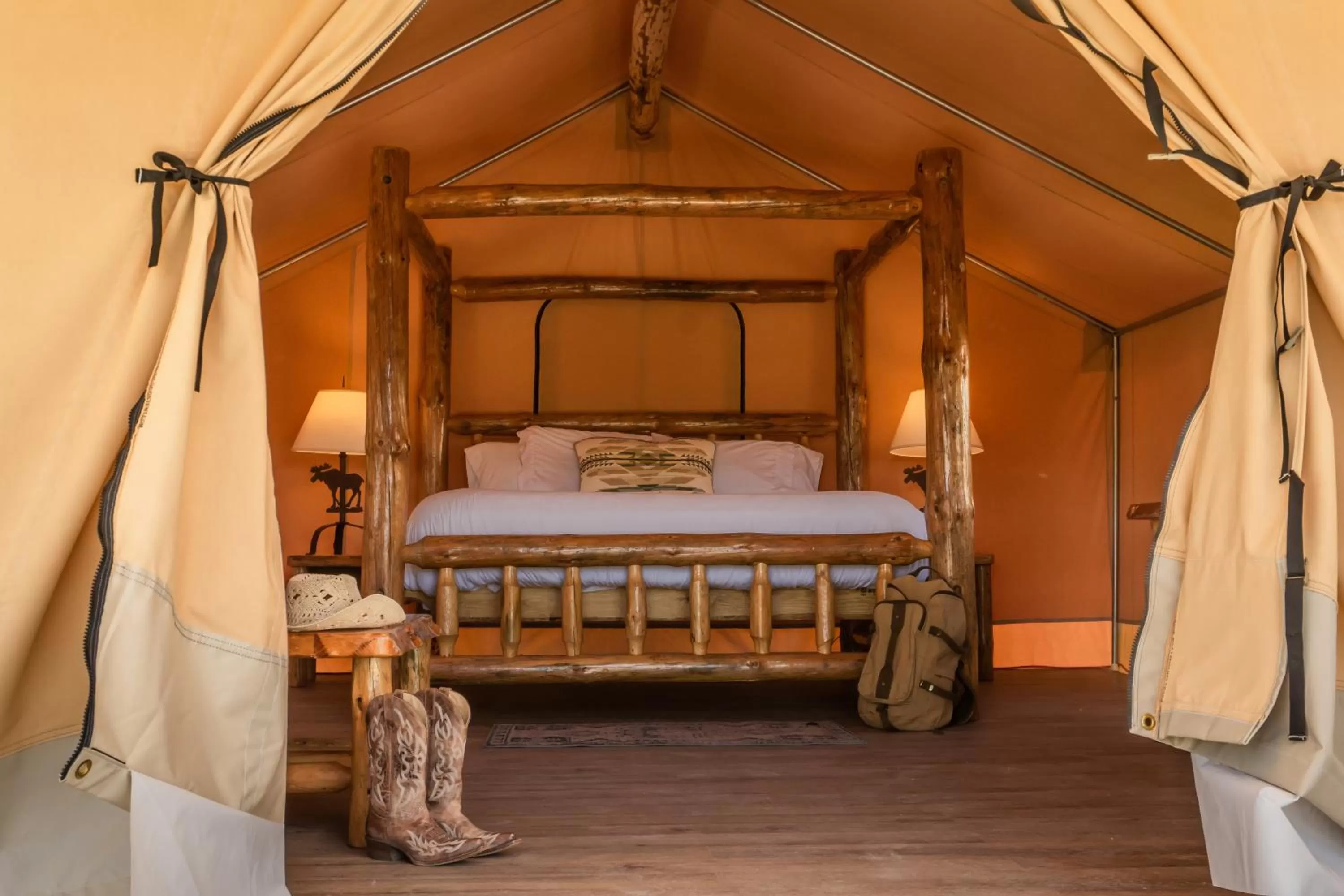 Bedroom, Bed in Teton Peaks Resort