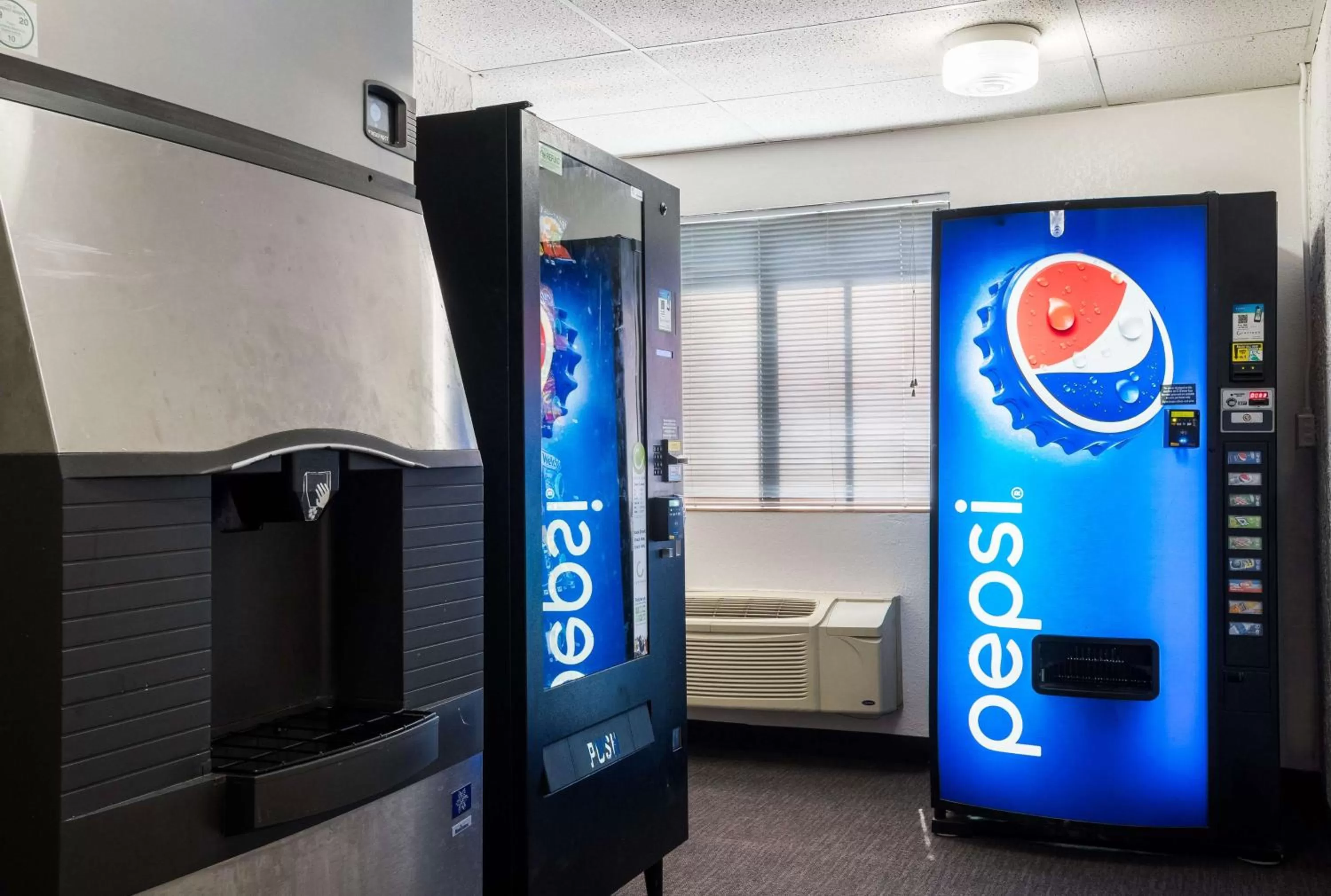 Property building in Motel 6-Prospect Heights, IL