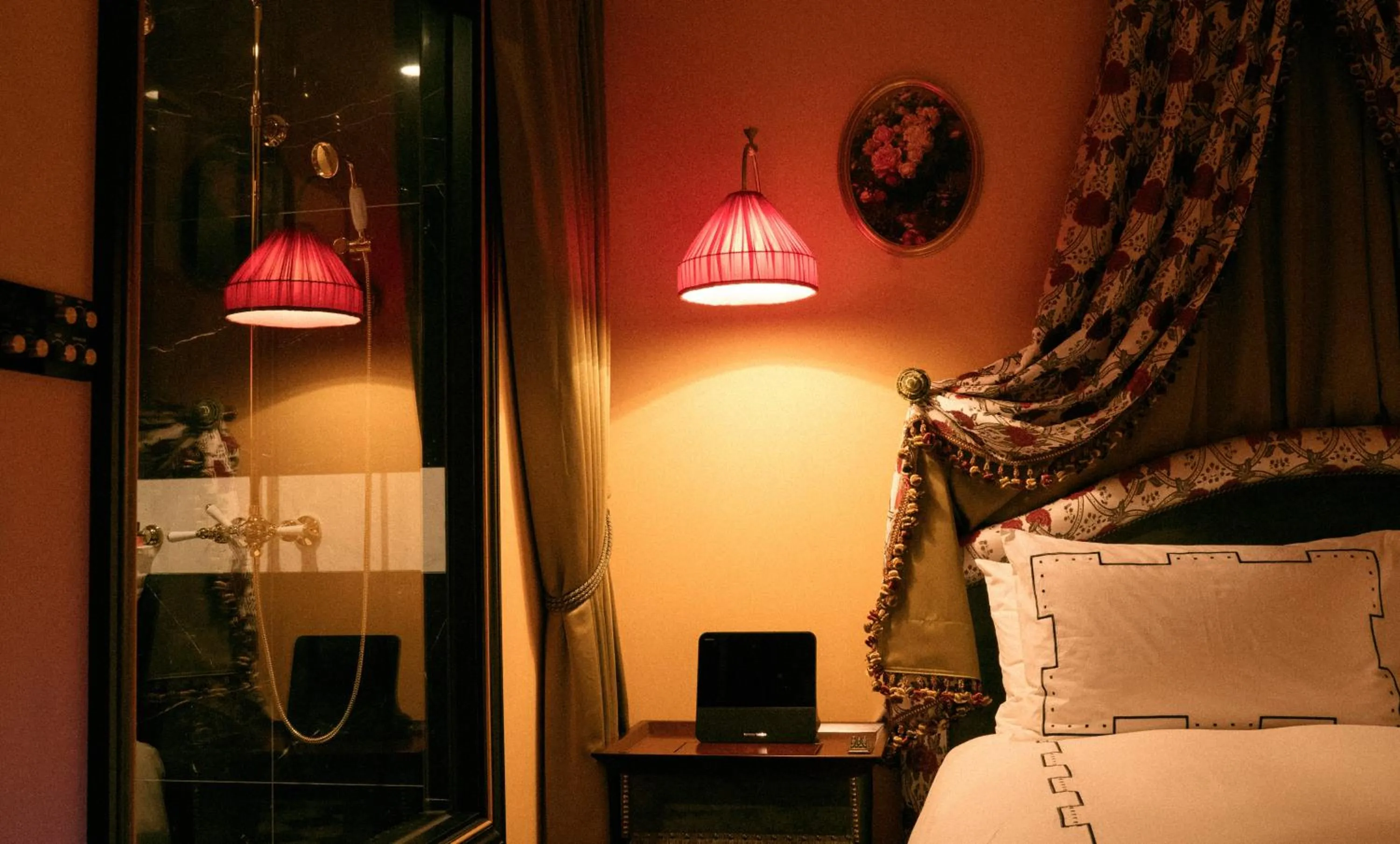 Bedroom, Bed in L'Escape Hotel