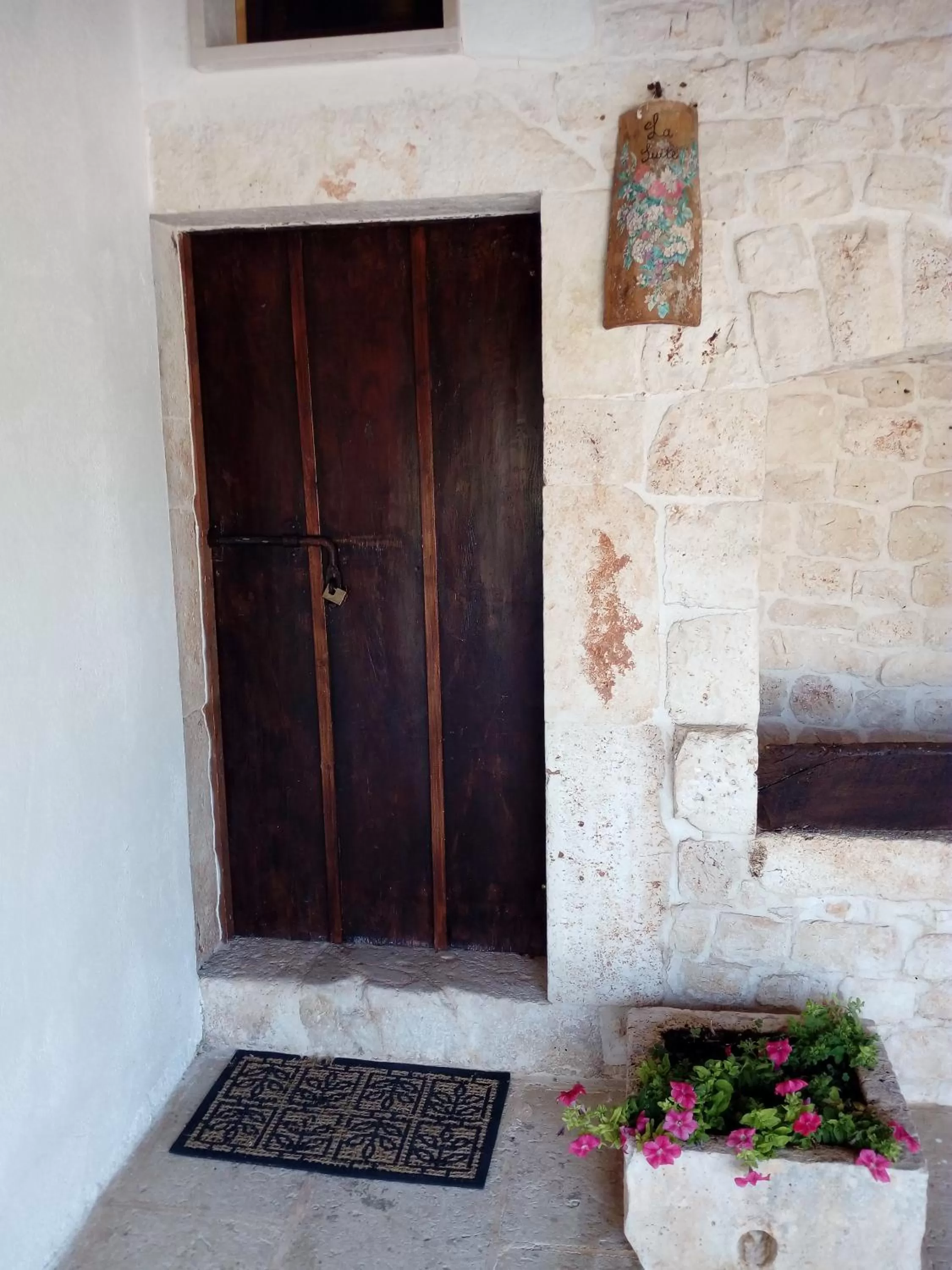 Decorative detail in Agriturismo Masseria Alberotanza