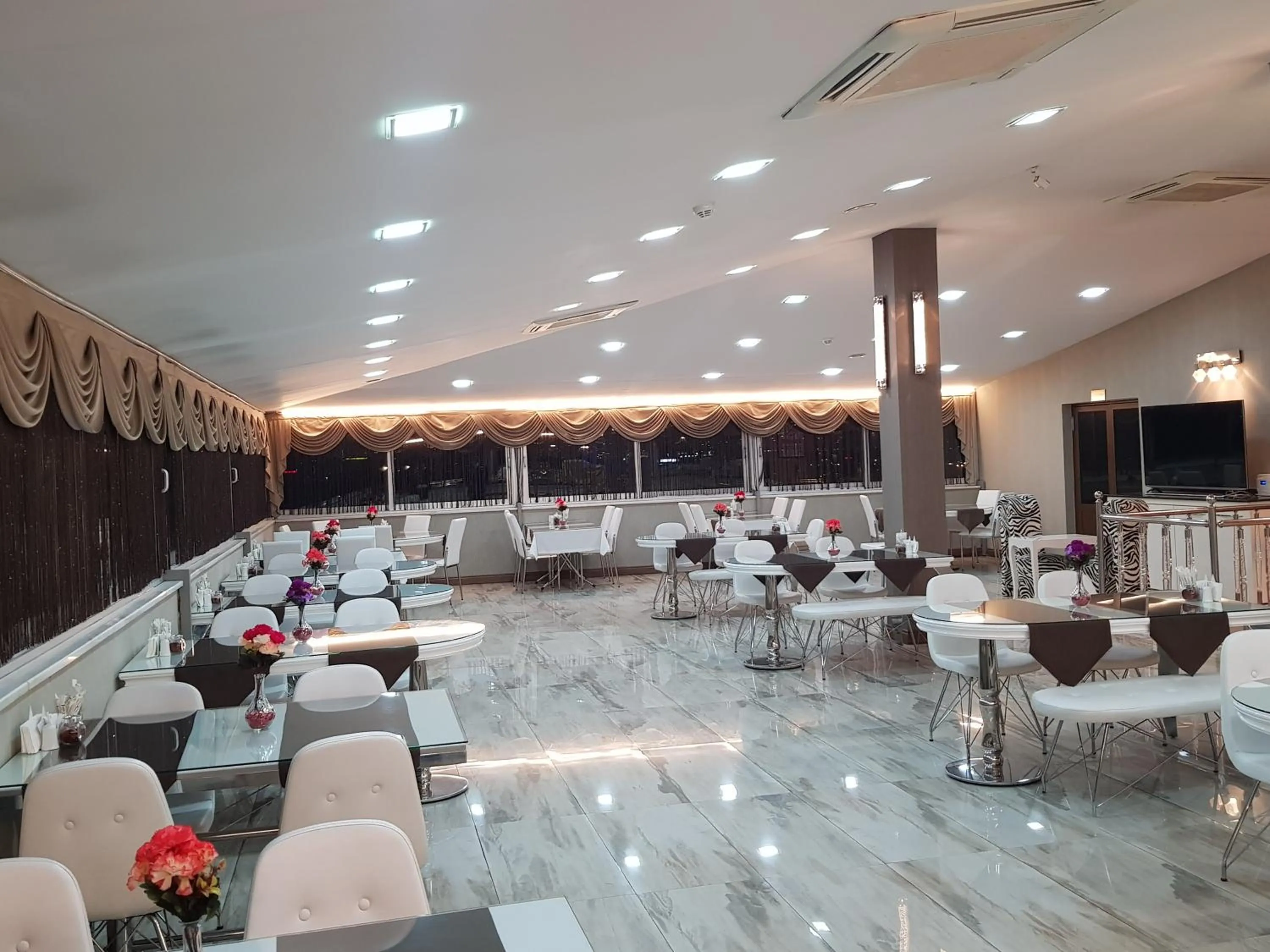 Restaurant/places to eat in Ismira Hotel Ankara