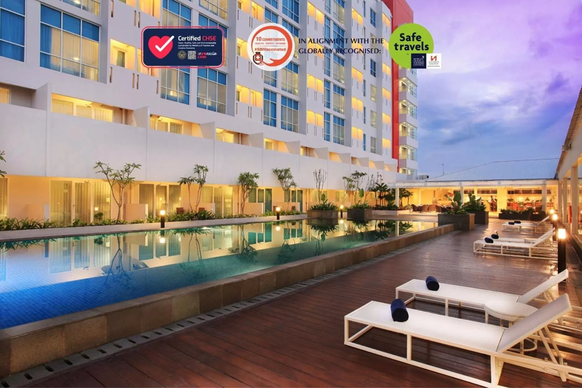 Swimming pool in Swiss-Belinn Malang