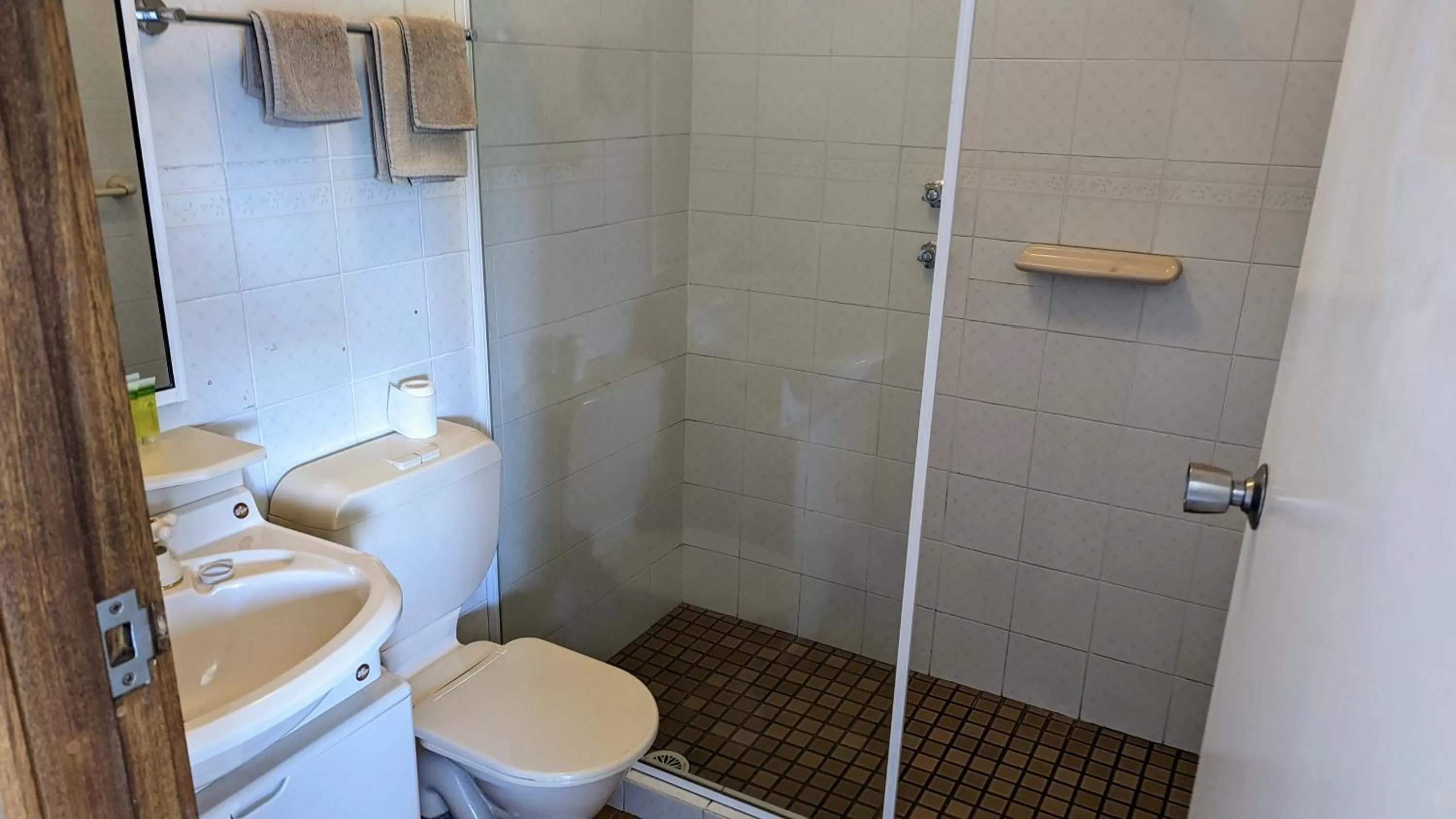 Bathroom in Armidale Inn