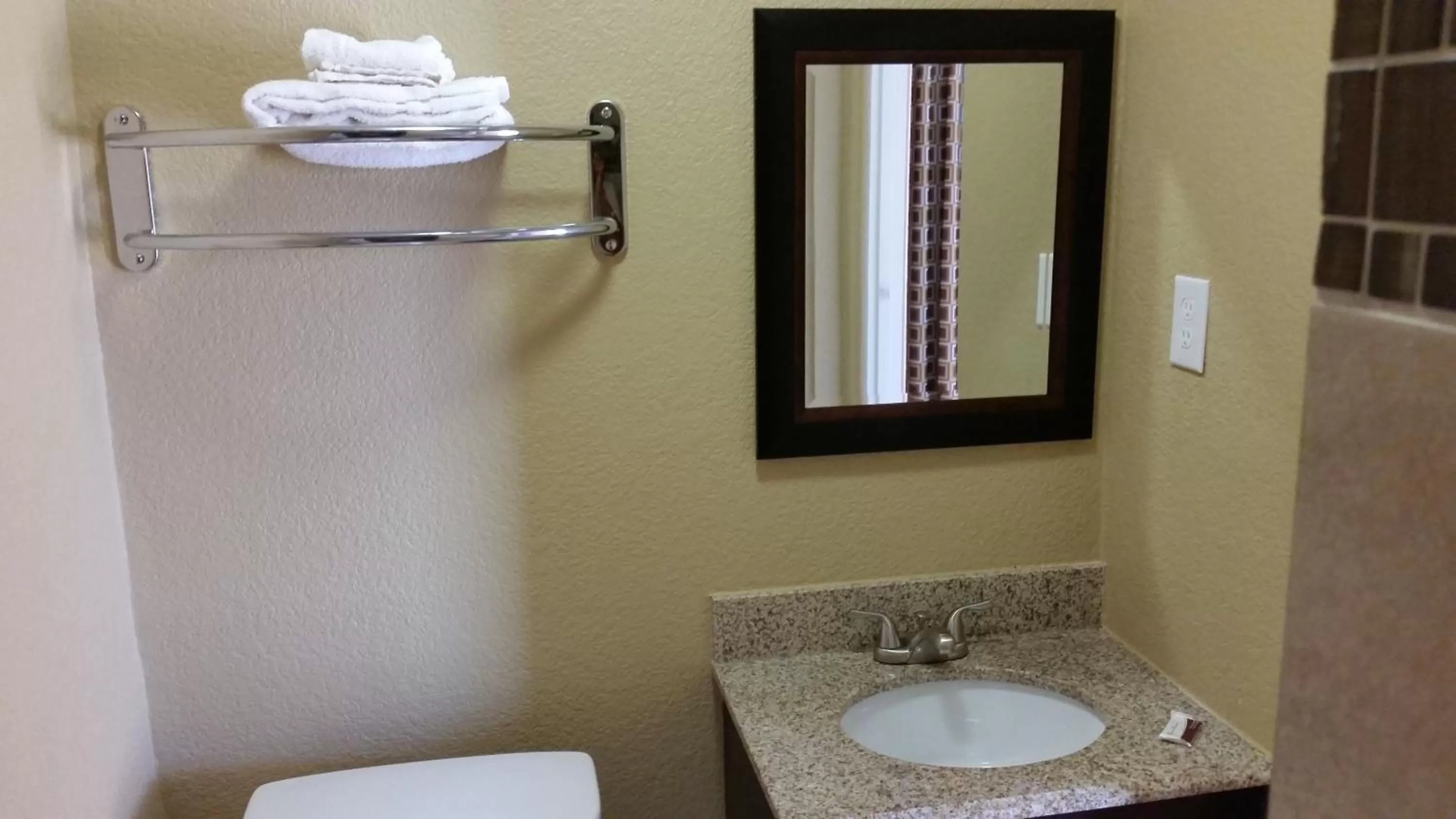 Bathroom in Travel Inn Snyder